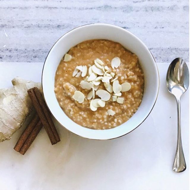 Looking to spice up your steel cut oats?  Check out this easy and delicious recipe for Pumpkin Spice Steel Cut Oats up on Dr Kaleigh&rsquo;s Kitchen! Great to make on weekend and reheat all week!  Link in bio 🤗