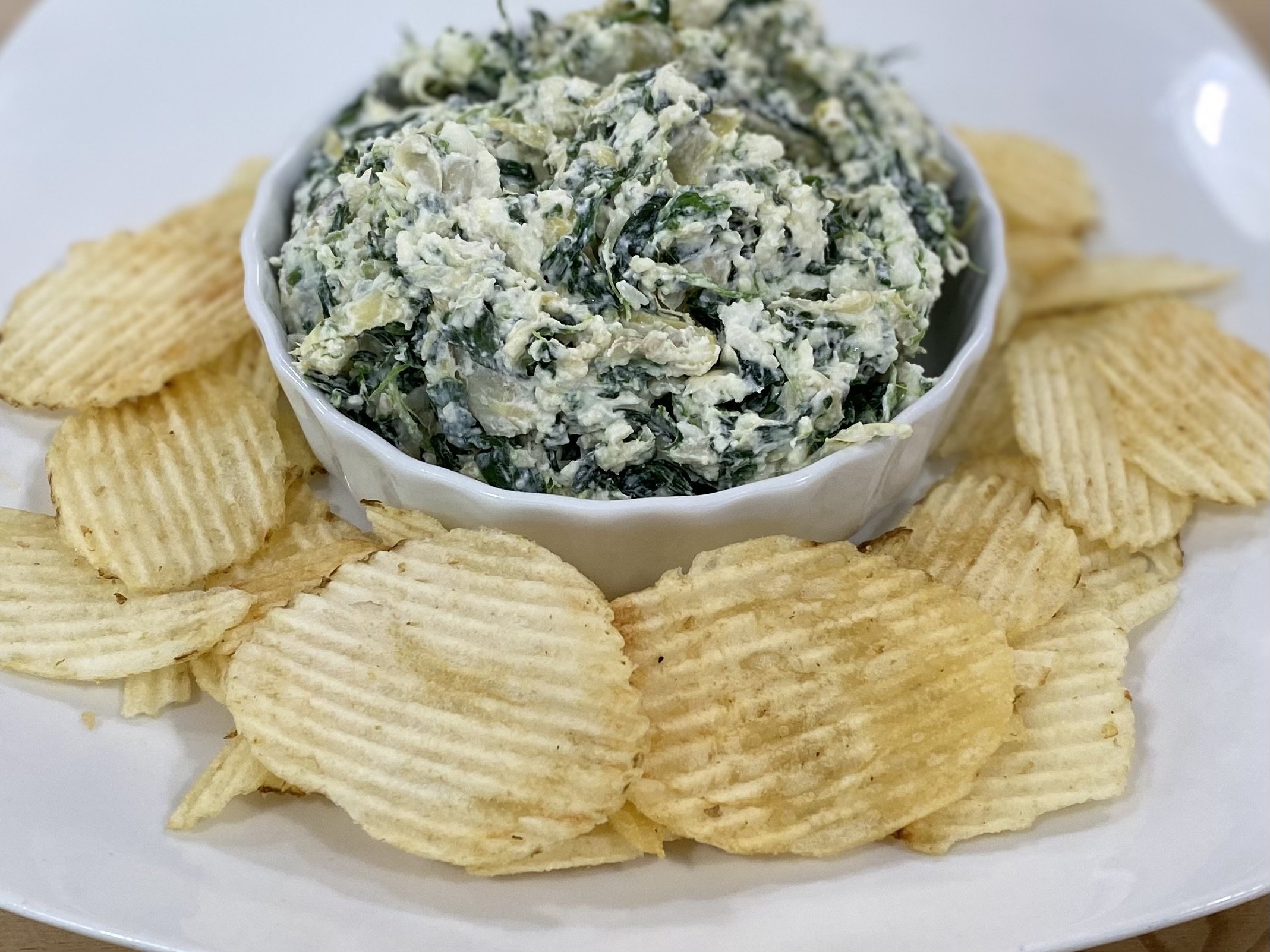 spinach dip with chips.jpg