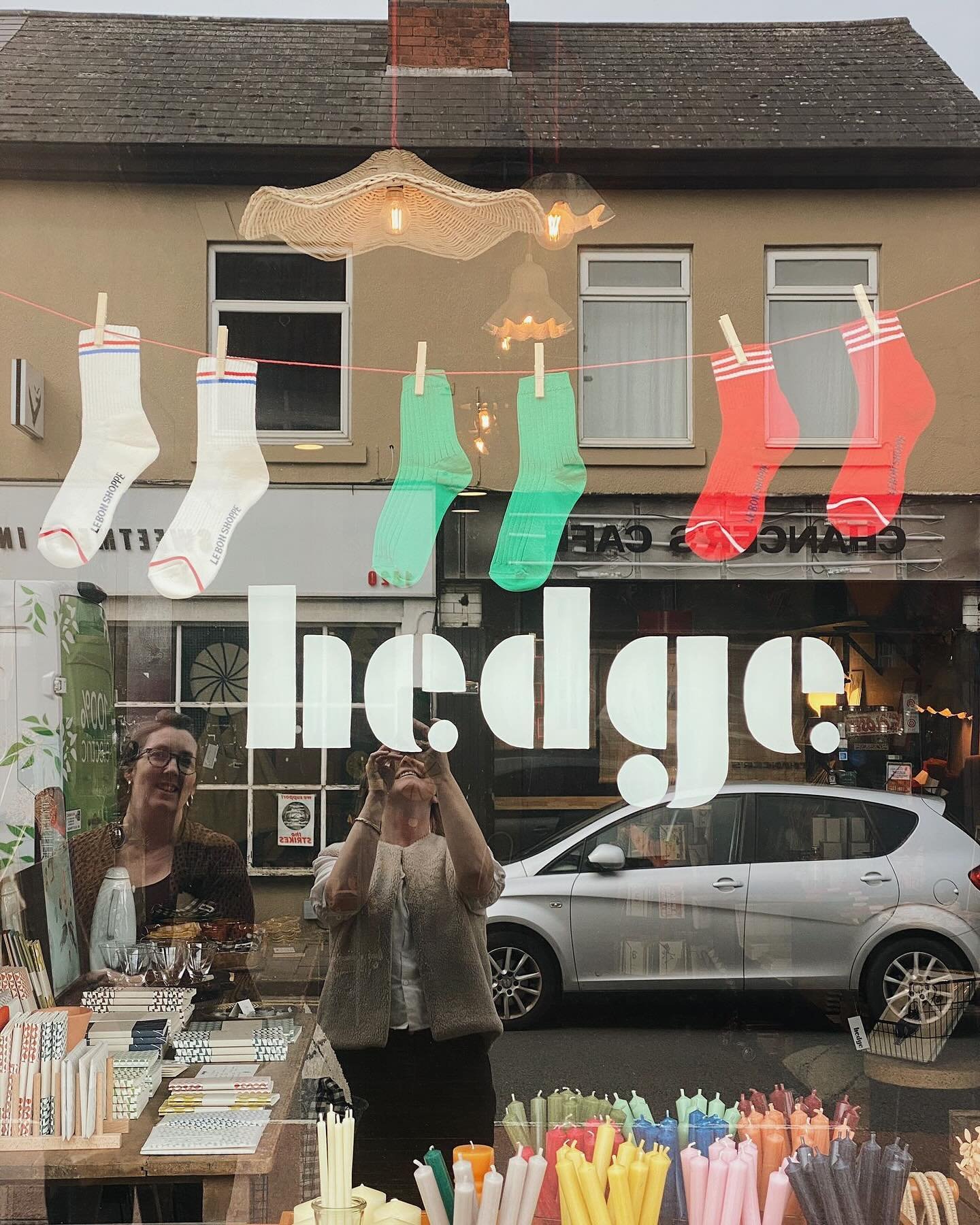 Just love these two fantastic women who bring their A game every week and help make Fridays so much fun in the shop @carolyn_carter @minnow_signs THANK YOU  for a brilliant day ❤️ 
You know, Hedge is so much more than just my thing, it&rsquo;s a coll