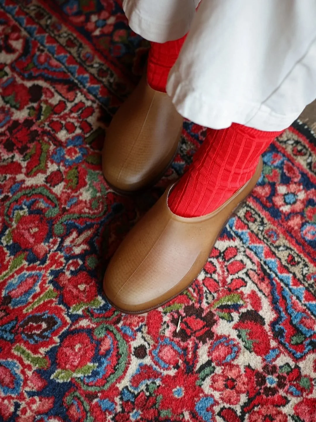 you can find those hard to find pieces at ours
the french hemp clogs and jellies have flown out the store over the last week or so and pairing them with the iconic le bon shoppe her socks works soooo well