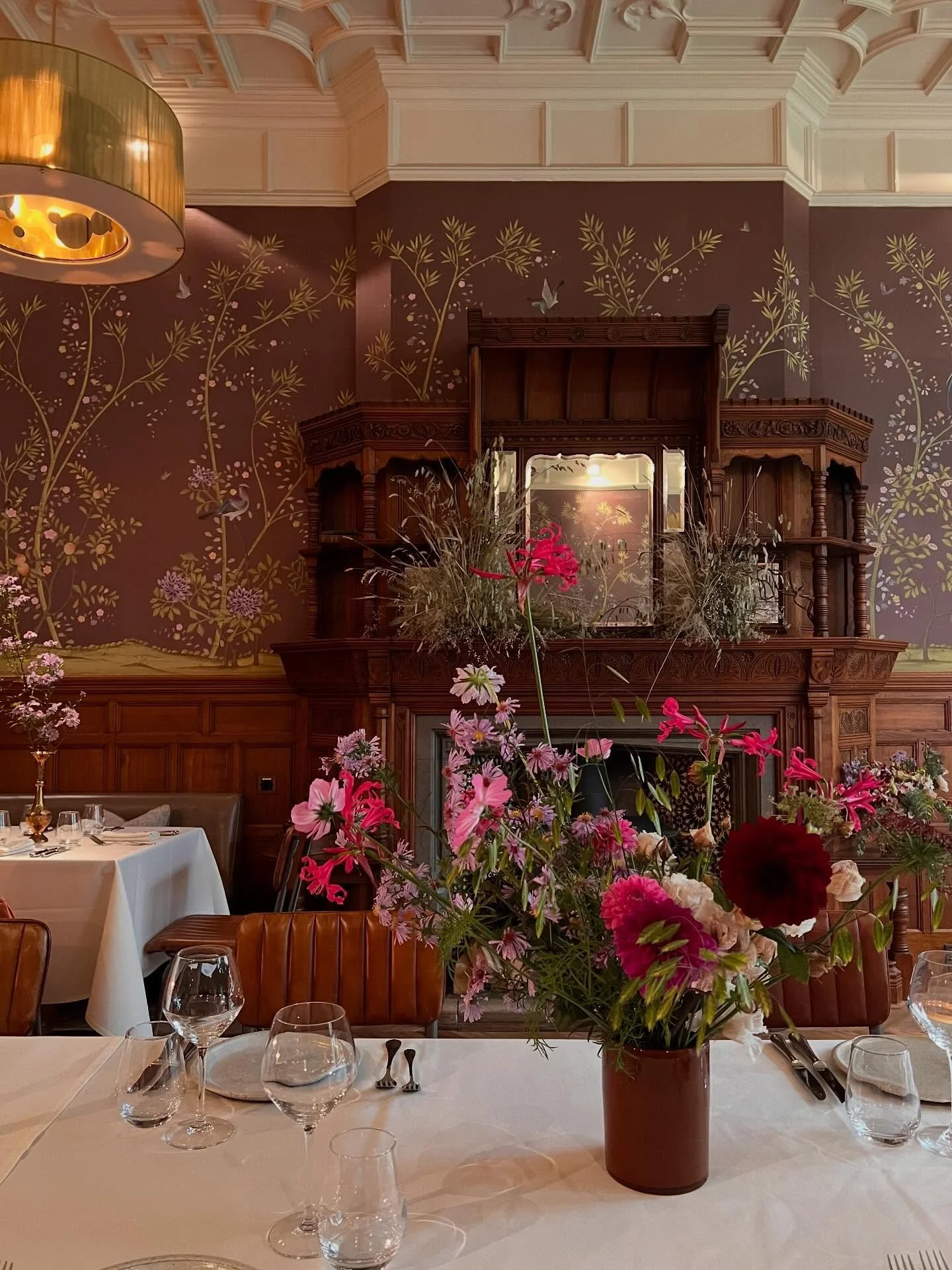 wishing the brilliant @immykaur a very happy birthday and a huge thank you for giving us the pleasure of flowering her gorgeous family party @hamptonmanor.  I do love nerines, and we’ve got more coming from Cornwall this week so pop in if they