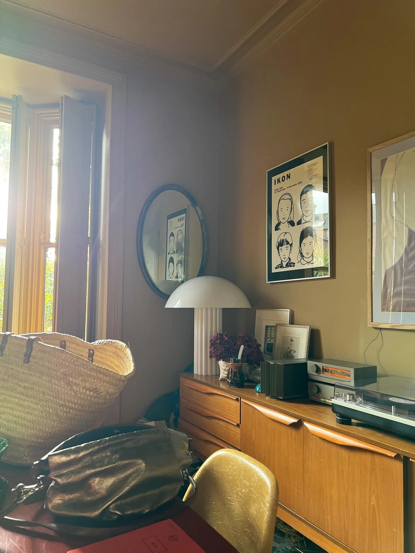 Sunday scene, lovely low level October sun beams and a bonus hour to get things done 
.
thanks all for a brilliant week in the shop