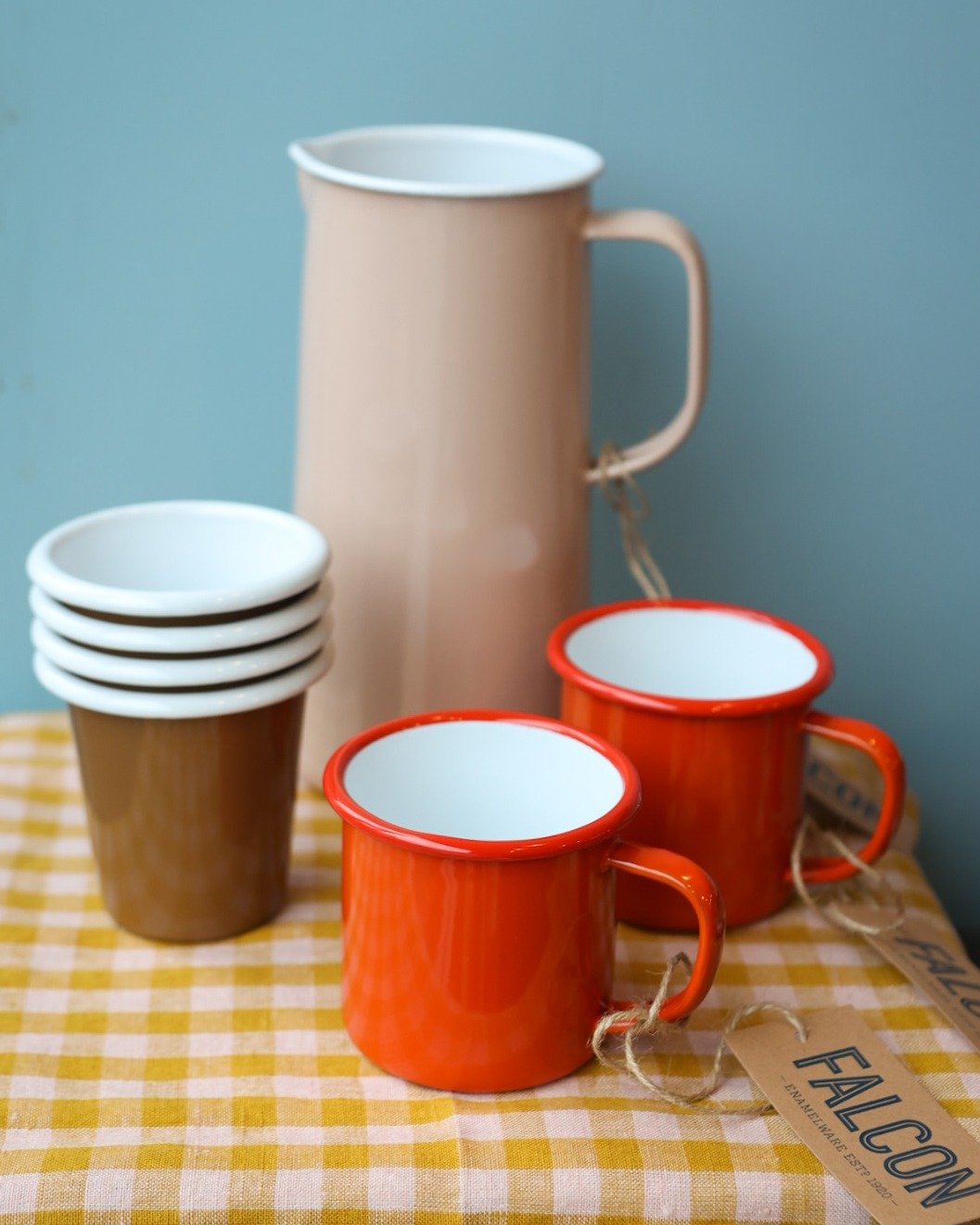 ~ NEW THINGS ~
Tonally this hits all the right notes - tomato red, caramel brown and muted pink - we want this set up of iconic @falconenamel  on our table and in our picnic baskets now please