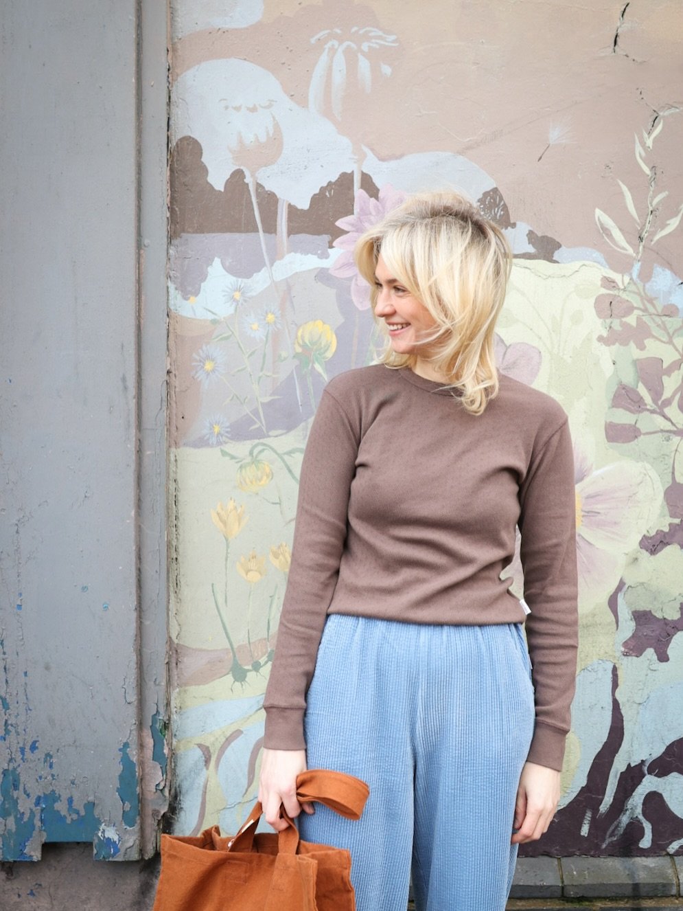 layering is an essential part of dressing in this kind of weather and this chocolate pointelle cotton tee by @lebonshoppe is a great base, fitting close to the body for a cosy feel whilst also giving you room to breathe ~ we love this combination of 