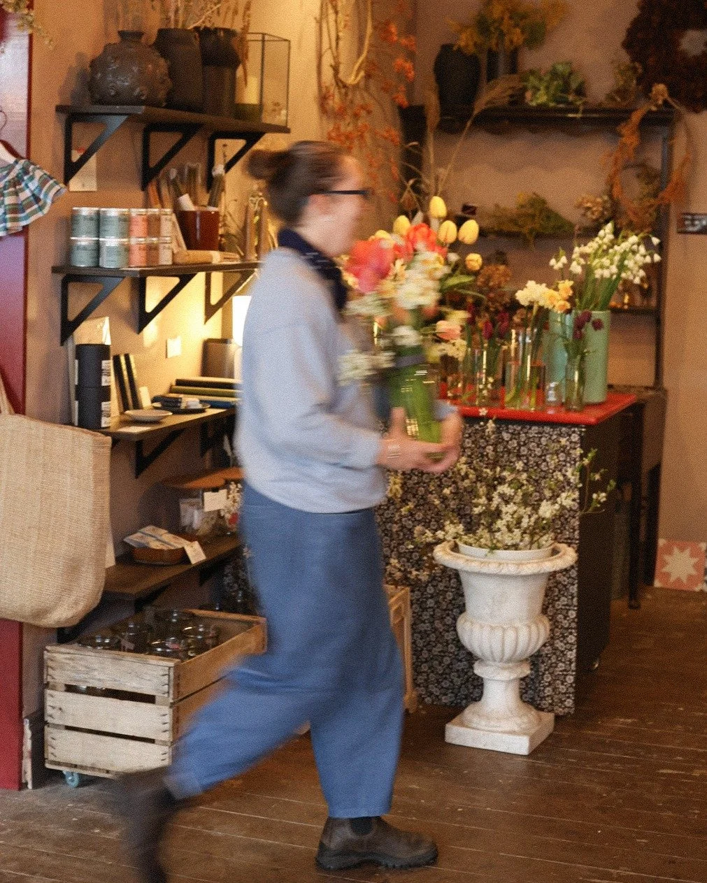 Happy long bank holiday weekend 🌸
We're open today until 4 ... @stokesayflowers are filling the shop with their incredible scent, our Easter arrangements are an abundance of everything to love about spring and we're resisting the urge to eat the cho