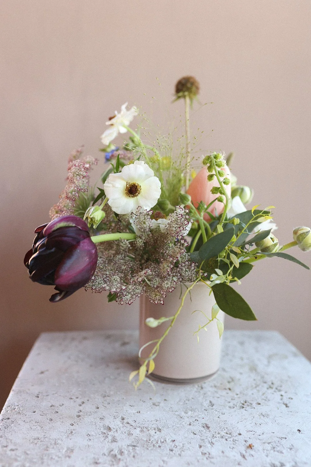 Event flowers 🌸 we love nothing more than filling a space with flowers ~ it really does make all the difference. Get in touch if you are planning an event that needs a the whimsical, naturalistic hedge touch.