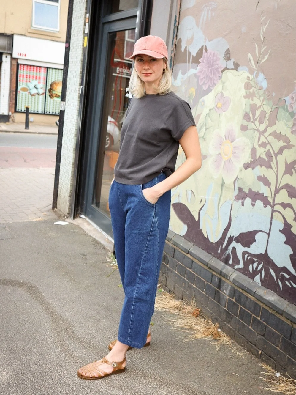 Pinch punch first of the month! August is here and this is what we&rsquo;re wearing - top to toe in hedge goodies obvs 👌🏻 Sally wears the Jeanne Tee in dark slate, arc denim jeans, our favourite sunchevre jellies and the essential stirchley cap 🧢 