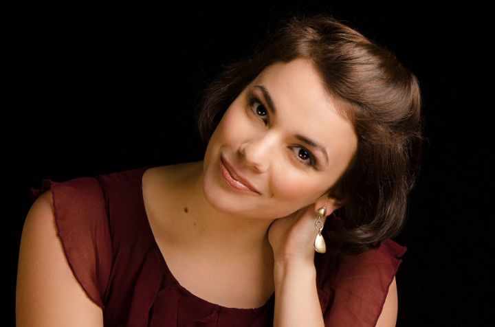 raphaela papadakis.jpg