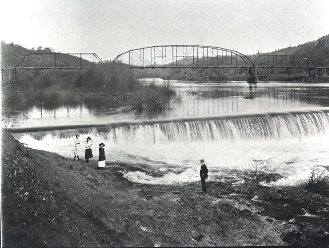 Early Winchester residents on a fairly formal fishing expedition.