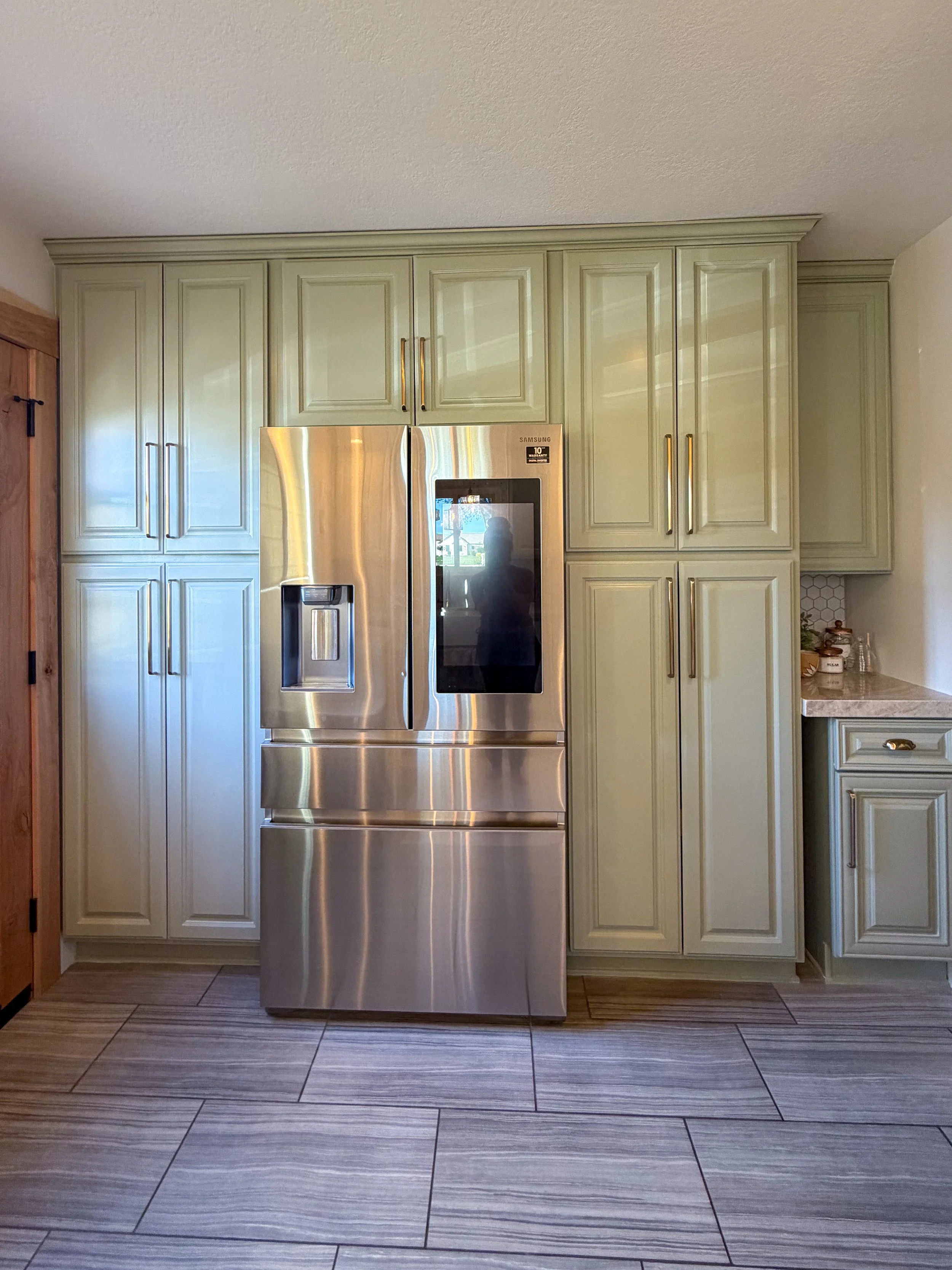 Kitchen remodel, kitchen renovation, kitchen design, kitchen refresh, modern farmhouse kitchen, farmhouse kitchen, two tone kitchen cabinets, painted kitchen cabinets, kitchen cabinet ideas, kitchen island ideas, Taj Mahal quartzite countertops