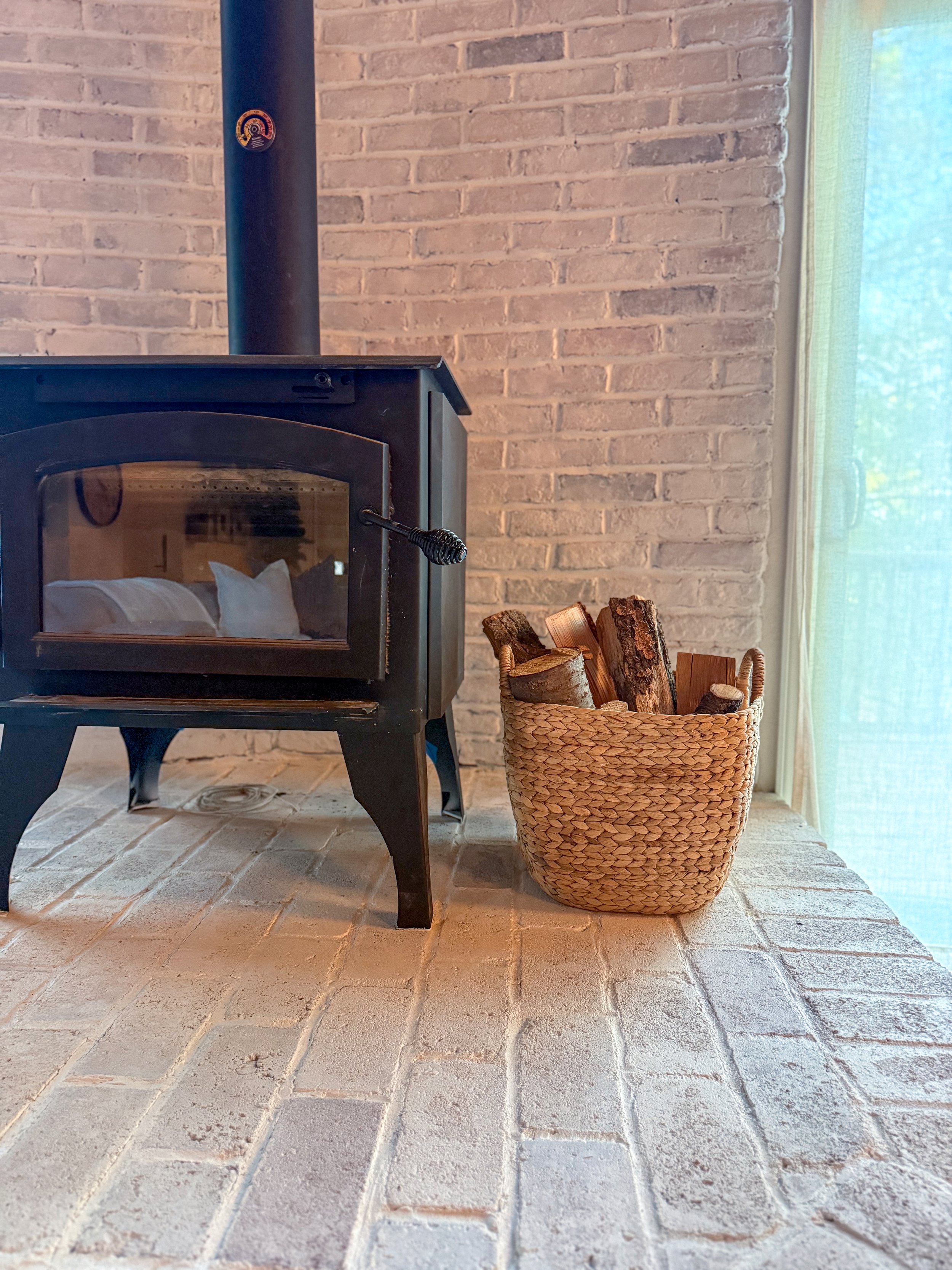 open concept home renovation, kitchen remodel, living room remodel, whole home renovation, light and airy interiors, vaulted wood ceilings, home refresh, custom built-ins, painted kitchen cabinets, interior renovation, pendant lighting