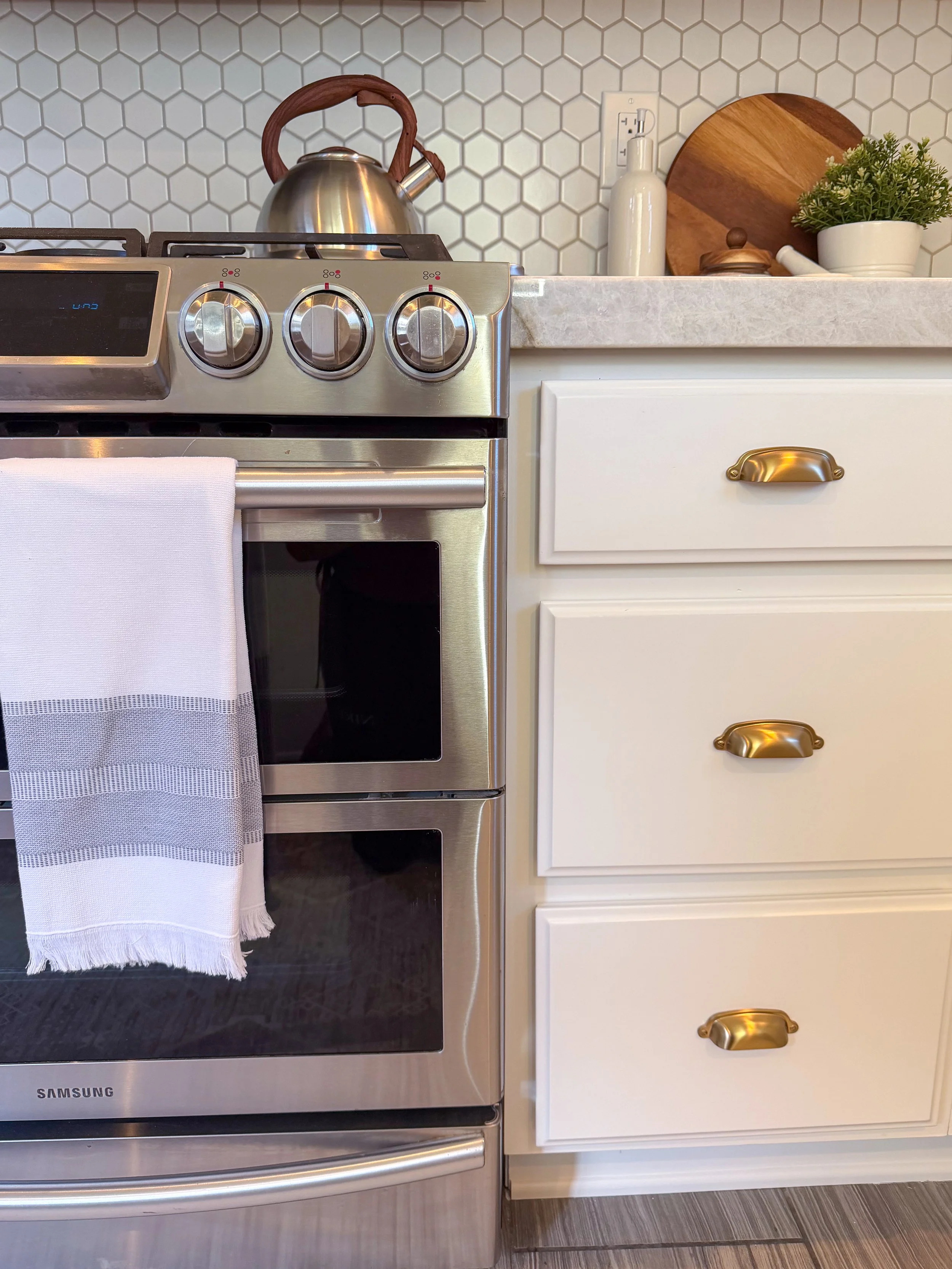 Kitchen remodel, kitchen renovation, kitchen design, kitchen refresh, modern farmhouse kitchen, farmhouse kitchen, two tone kitchen cabinets, painted kitchen cabinets, kitchen cabinet ideas, kitchen island ideas, Taj Mahal quartzite countertops