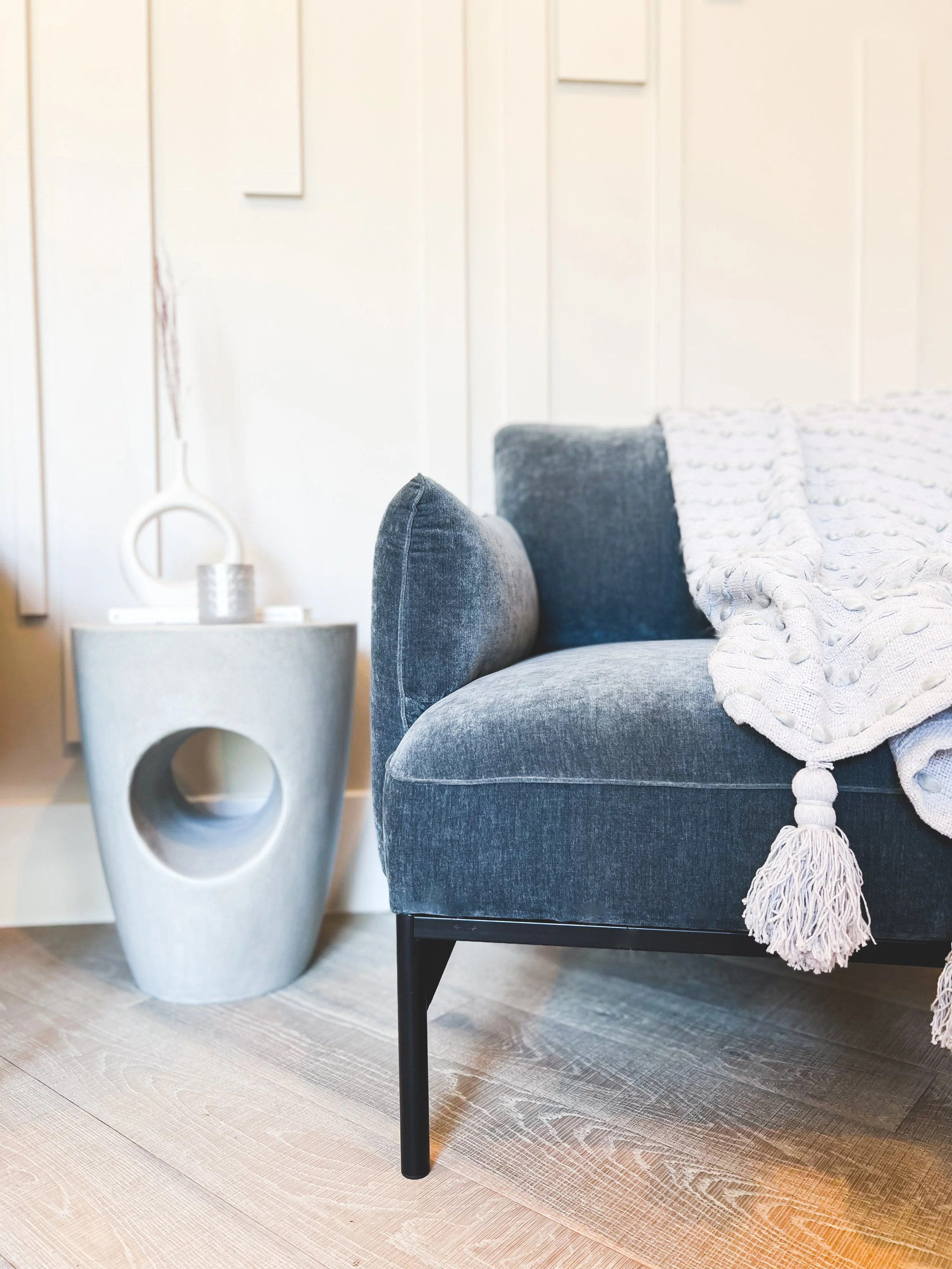 bedroom, guest bedroom, guest, modern, design, decor, accent wall, floral, installation, floral installation, dried flowers, office