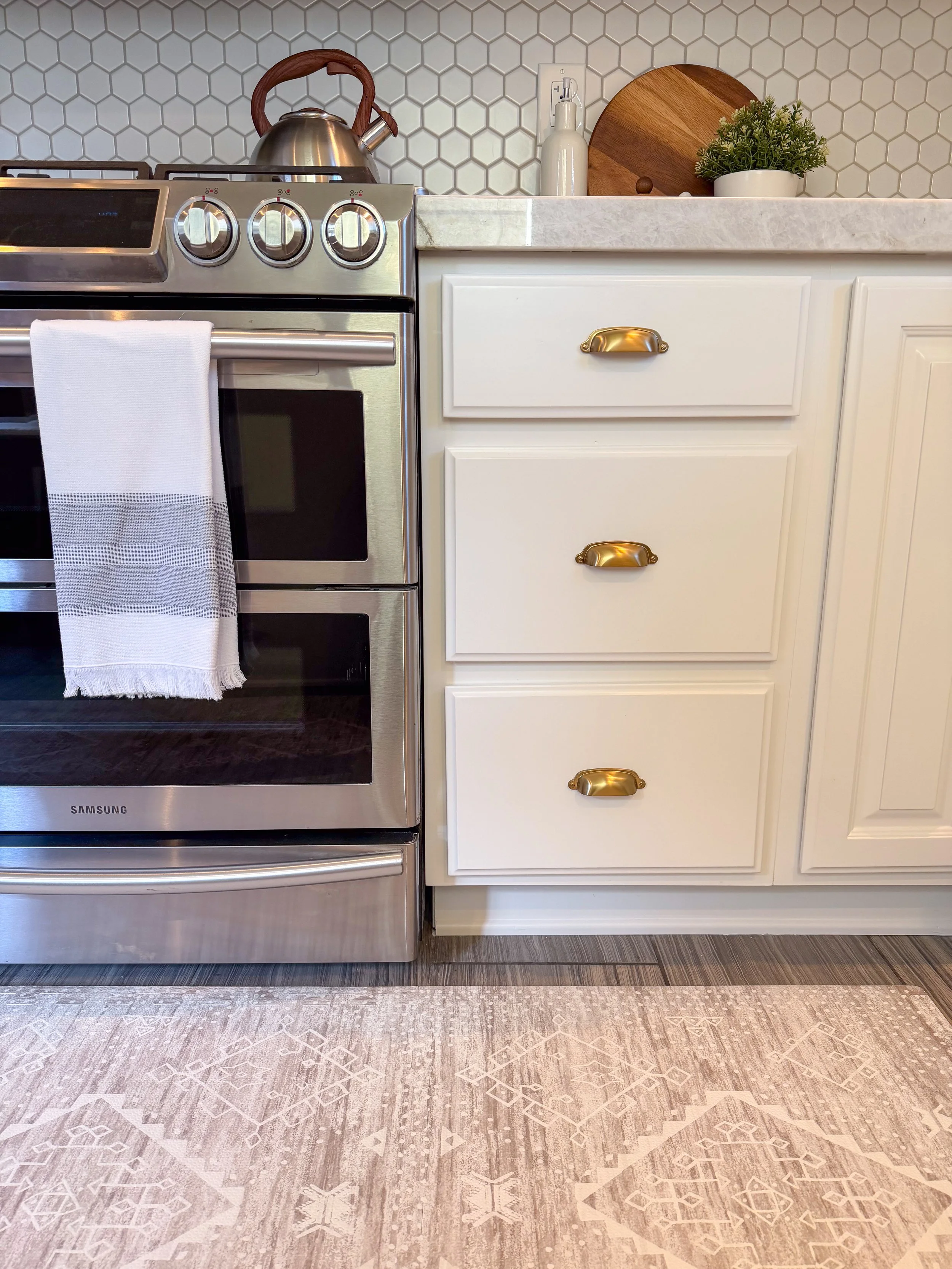 Kitchen remodel, kitchen renovation, kitchen design, kitchen refresh, modern farmhouse kitchen, farmhouse kitchen, two tone kitchen cabinets, painted kitchen cabinets, kitchen cabinet ideas, kitchen island ideas, Taj Mahal quartzite countertops
