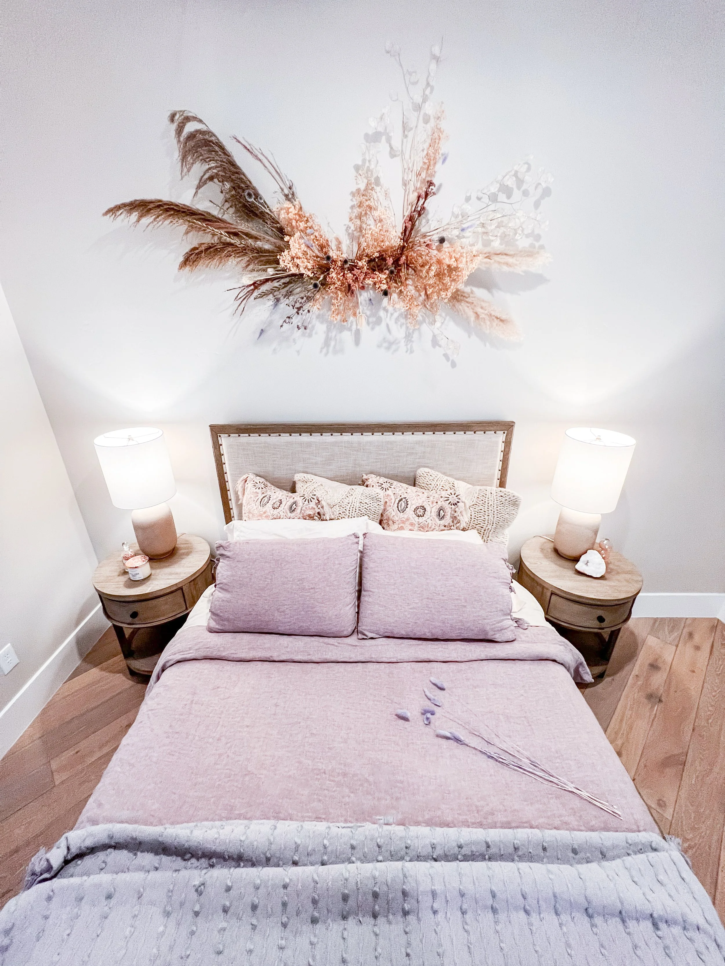 bedroom, guest bedroom, guest, modern, design, decor, accent wall, floral, installation, floral installation, dried flowers, office