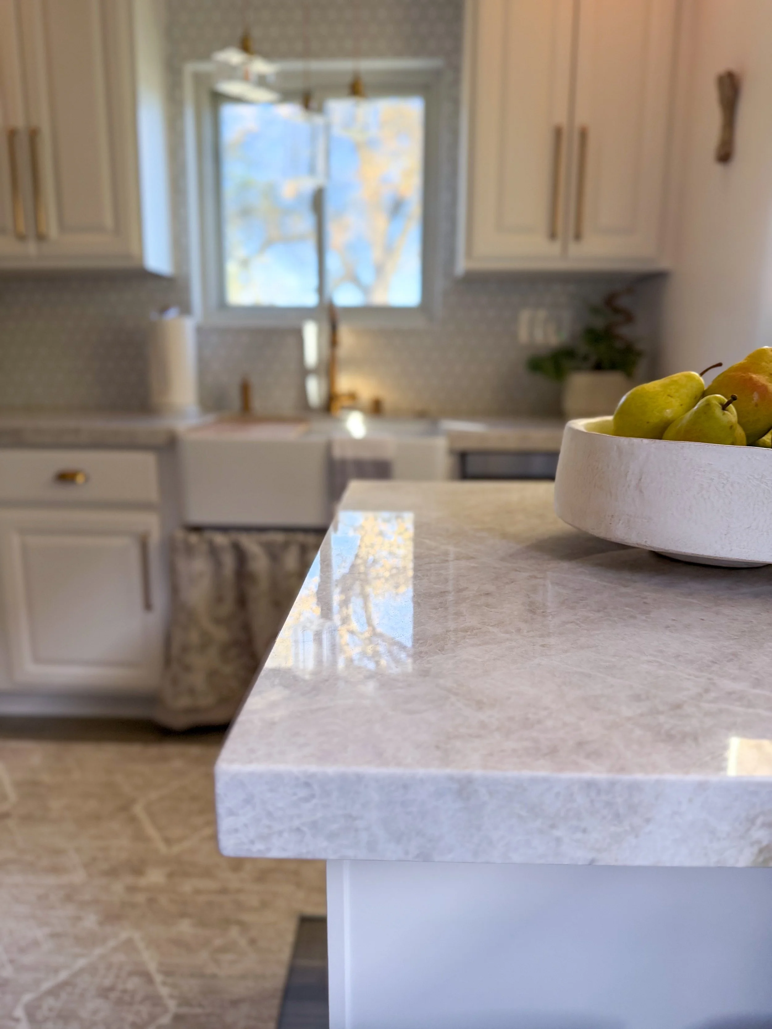 Kitchen remodel, kitchen renovation, kitchen design, kitchen refresh, modern farmhouse kitchen, farmhouse kitchen, two tone kitchen cabinets, painted kitchen cabinets, kitchen cabinet ideas, kitchen island ideas, Taj Mahal quartzite countertops