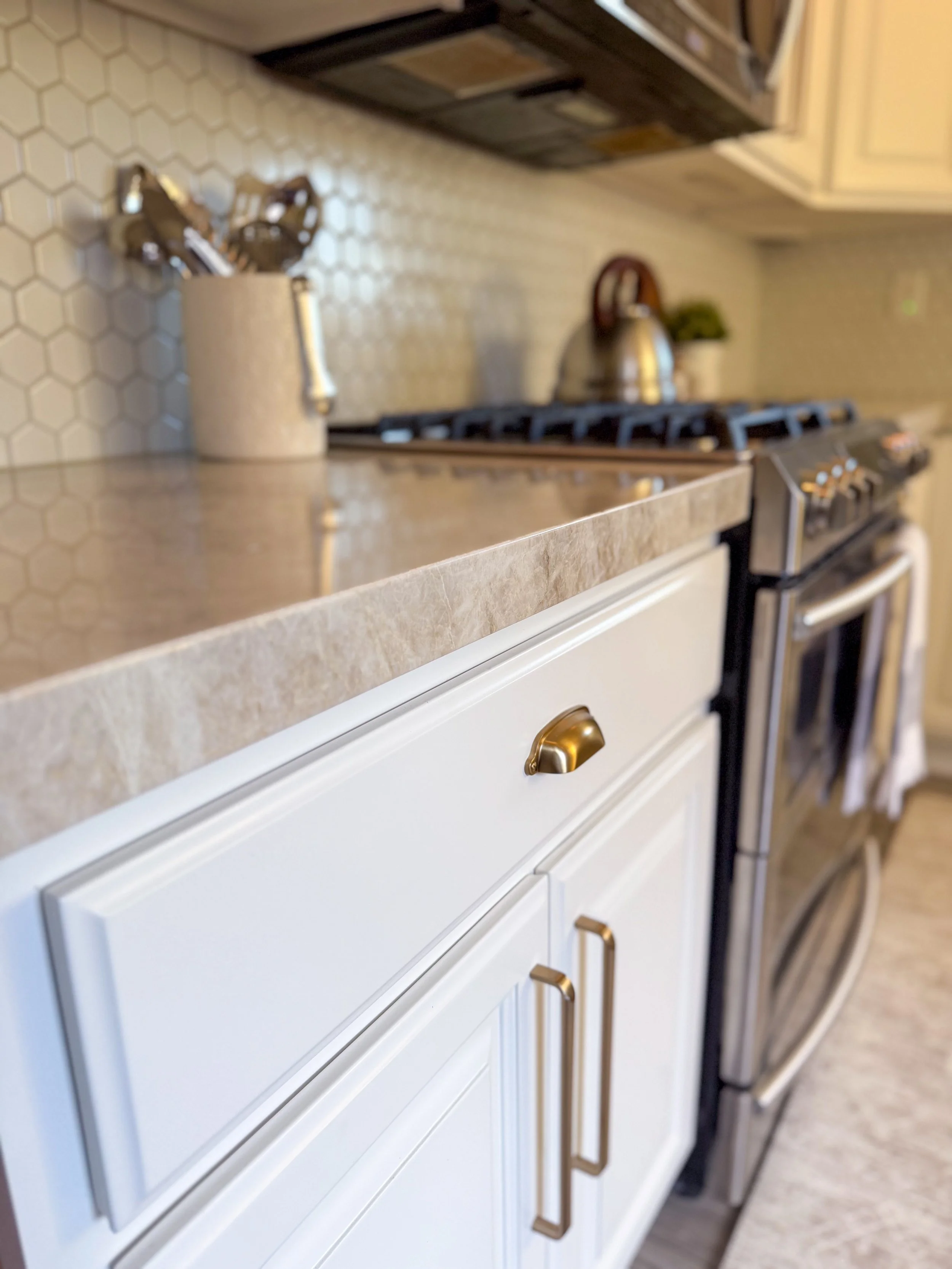 Kitchen remodel, kitchen renovation, kitchen design, kitchen refresh, modern farmhouse kitchen, farmhouse kitchen, two tone kitchen cabinets, painted kitchen cabinets, kitchen cabinet ideas, kitchen island ideas, Taj Mahal quartzite countertops