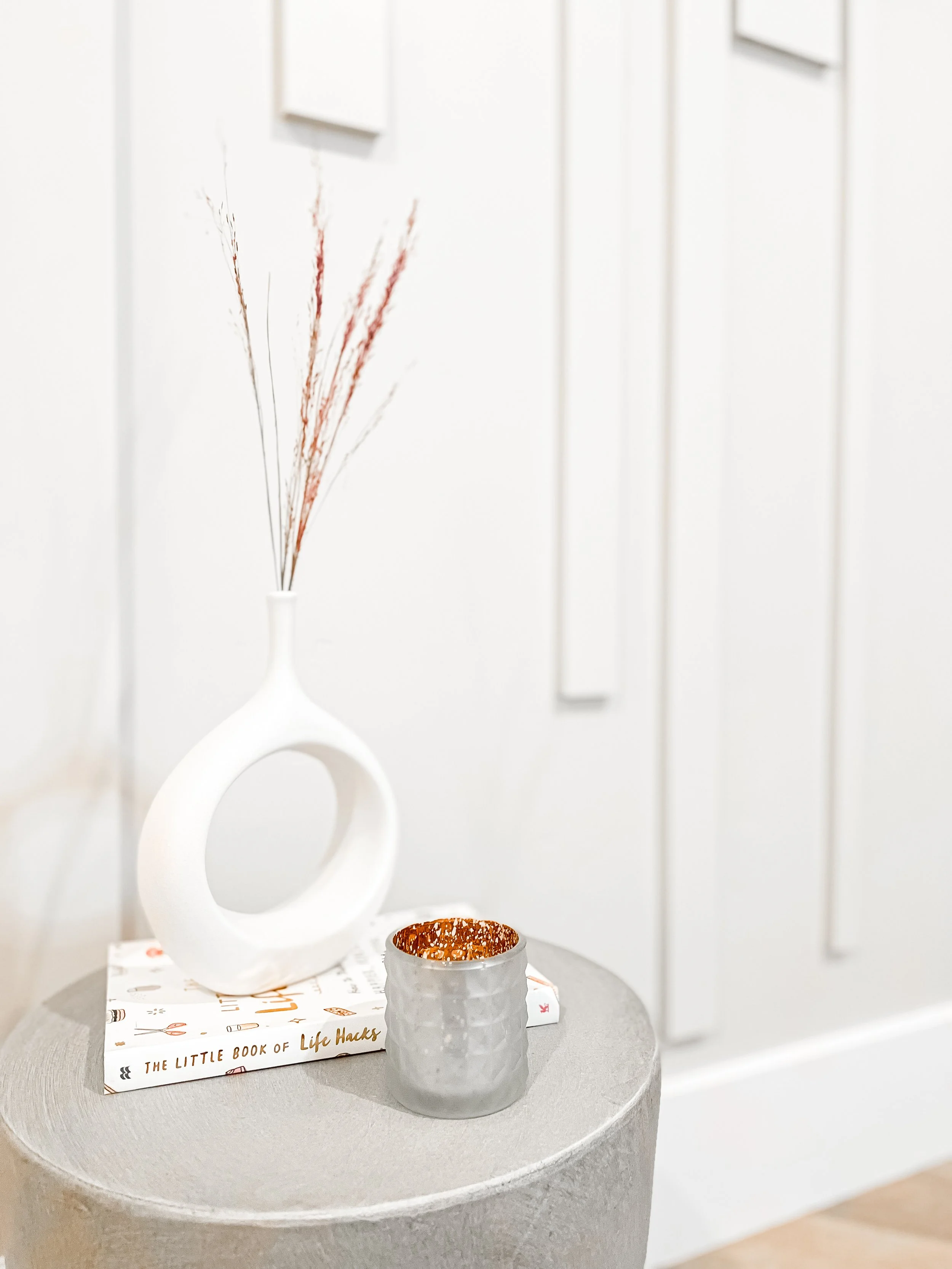 bedroom, guest bedroom, guest, modern, design, decor, accent wall, floral, installation, floral installation, dried flowers, office