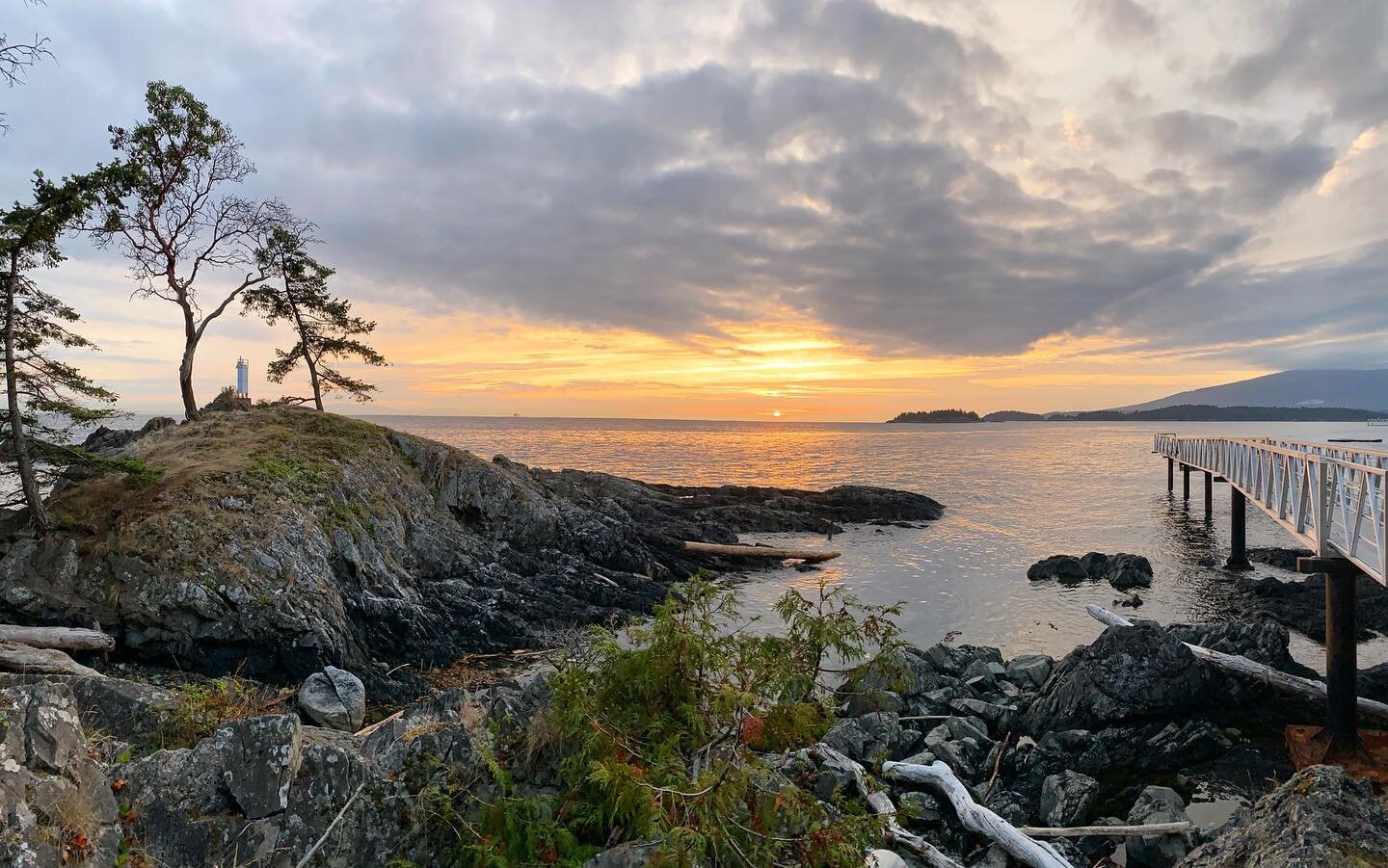 Bowen Island Sunsets! ❤️
.
.
#bowenisland #sunset #summertime