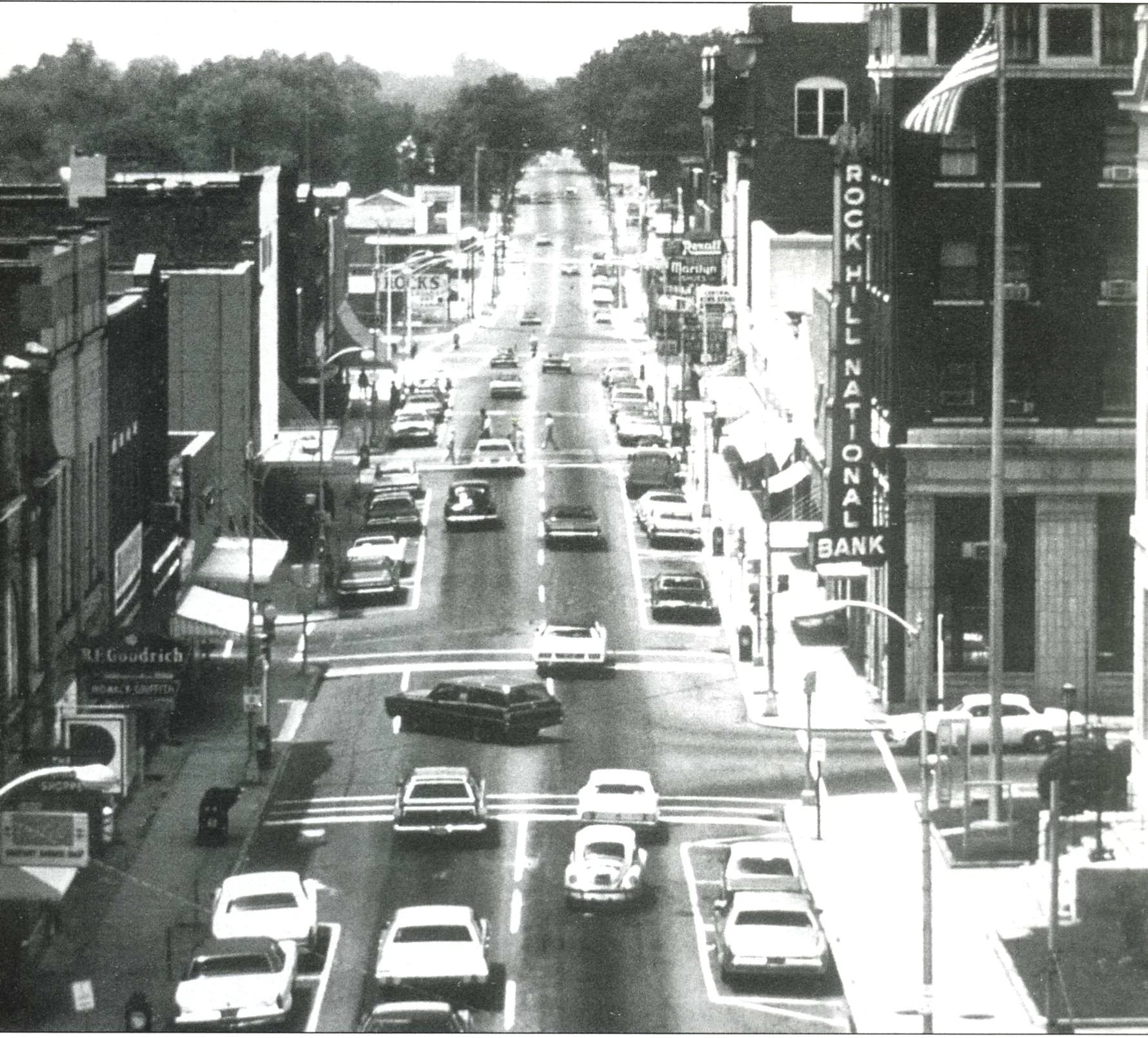 The old filling station on the corner of Main and Hampton streets was a very popular view area for Main Street parades.