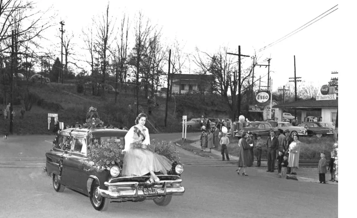Esso station in the background of the 1954 Christmas parade.jpg