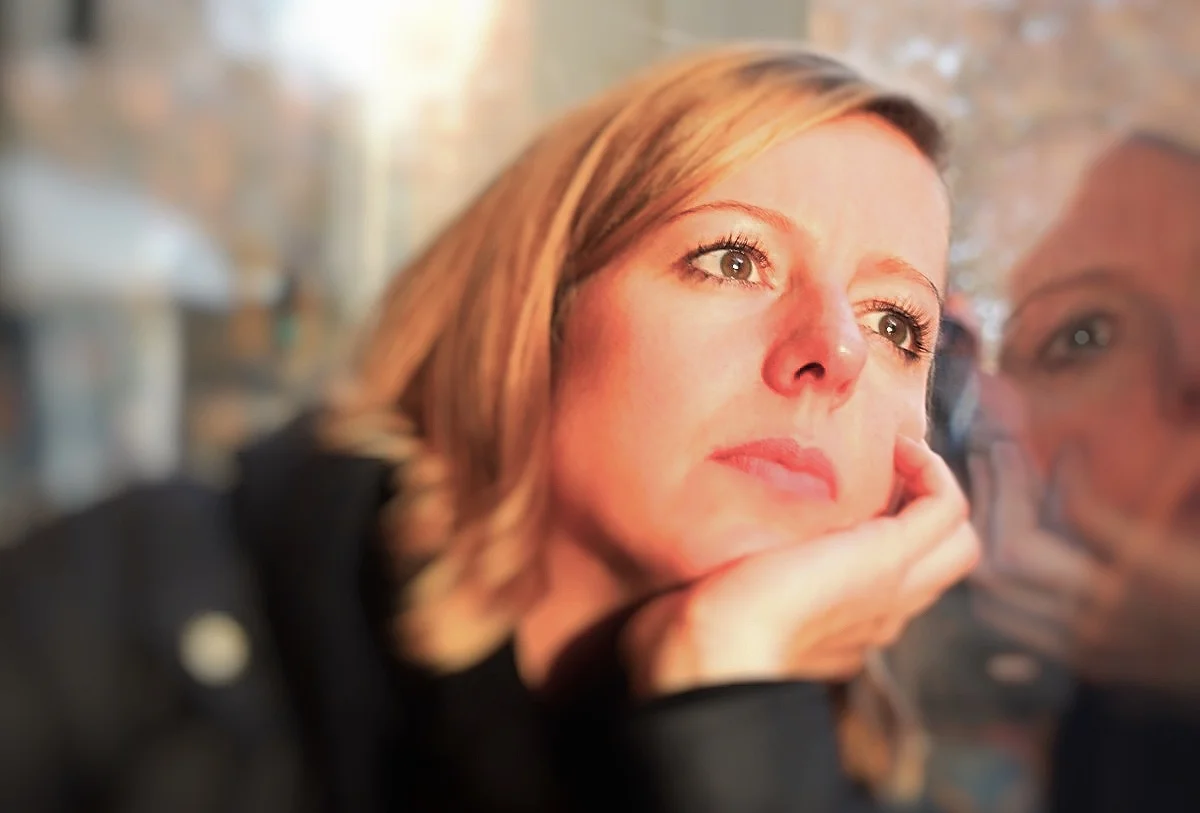 woman_window_think_Fotor.jpg