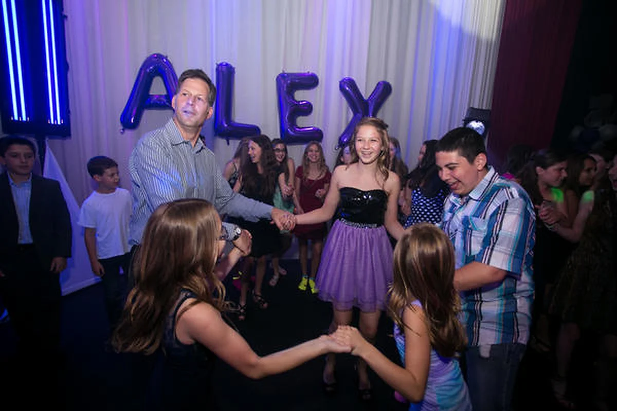 049_alex_party_157.JPG