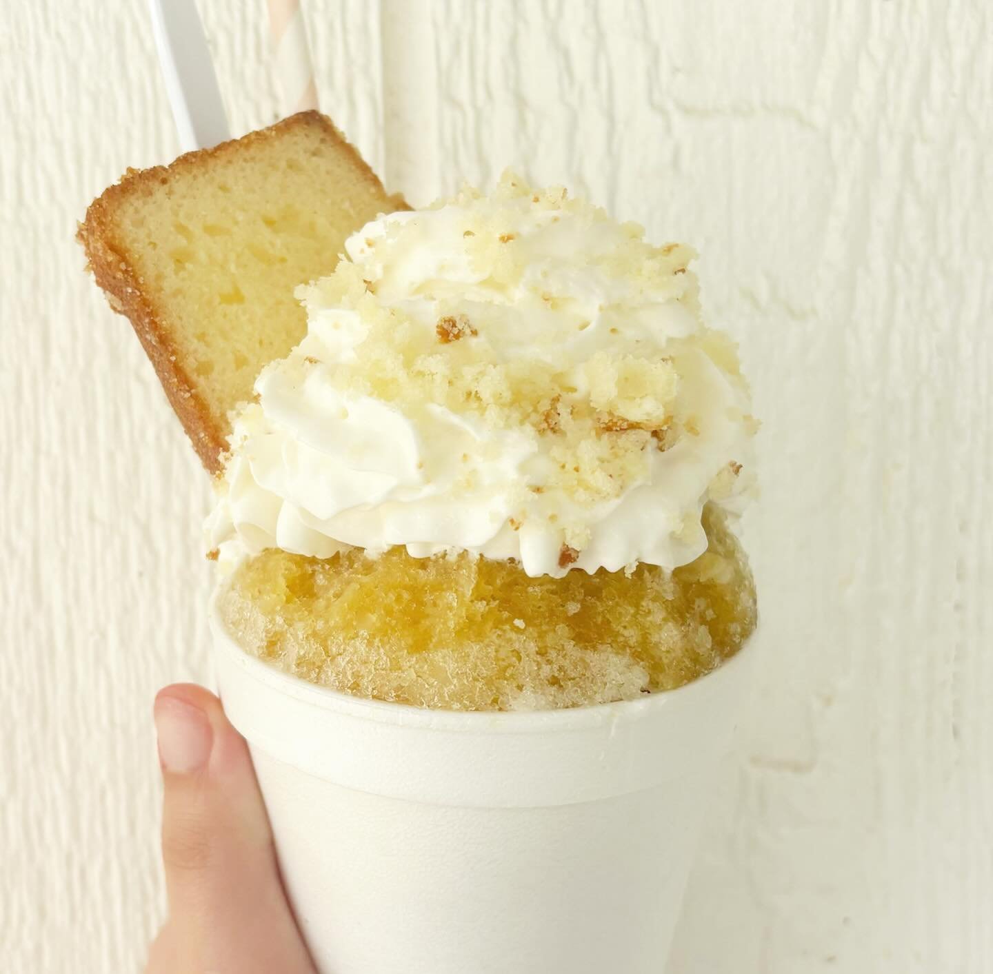 Now until the 17th!

CREAM CAKE -$2.00 extra

🍞 butter beer flavor
🍞 stuffed: @bluebellicecream gooey butter cake ice cream
🍞 whipped cream
🍞 butter cake crumbs and cake slice on top!

⏰OPEN 12-8 everyday 
📍Manvel, TX 
🚘Drive-Thru 

#buttercake