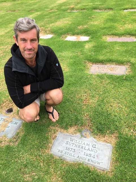 Emon at William Sutherland's grave
