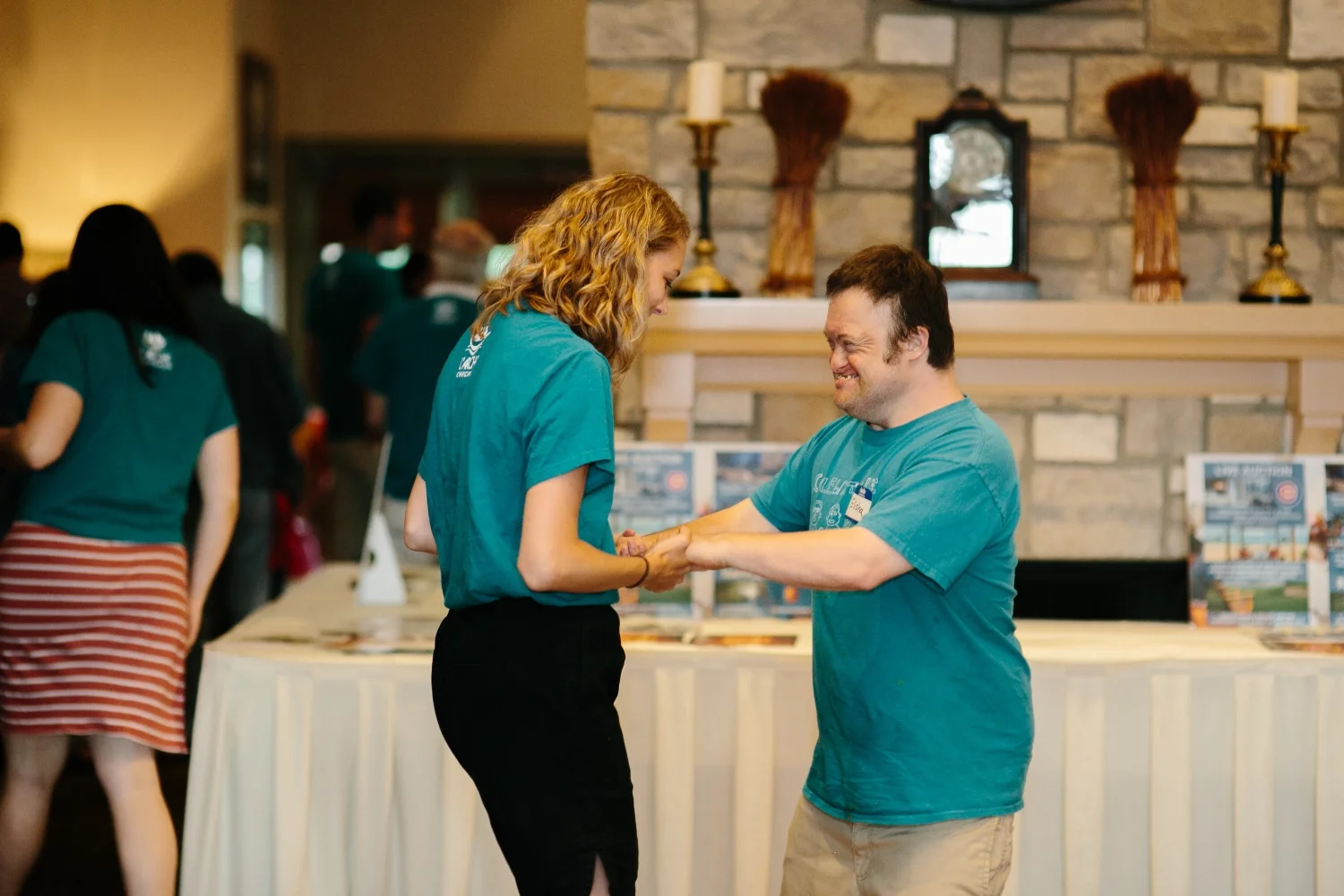 Sarah shares a moment with Elisha, a core member at Peace House, at the 2017 L'Arche Chicago golf outing. 