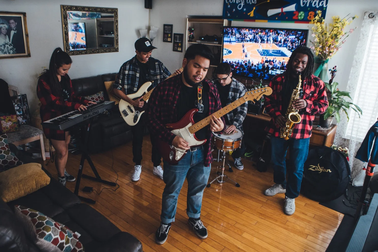 7:30PM: IAN SANTILLANO &amp; THE HOUSEWARMERS