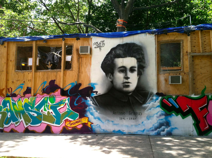 Thomas-Hirschhorn-Gramsci-Monument-2013-via-Daniel-Creahan.png