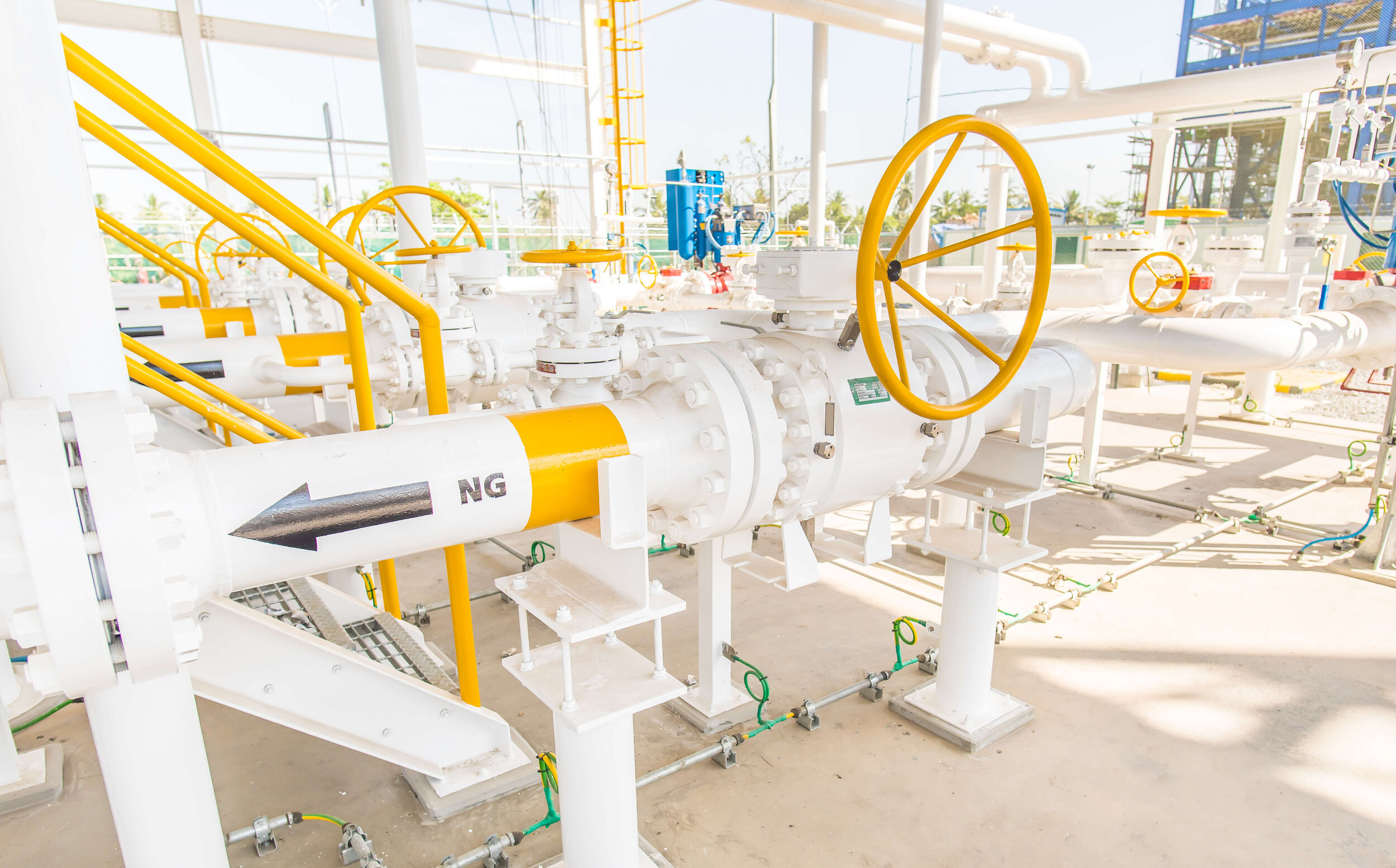 whiteandyellowgaspipe.jpeg