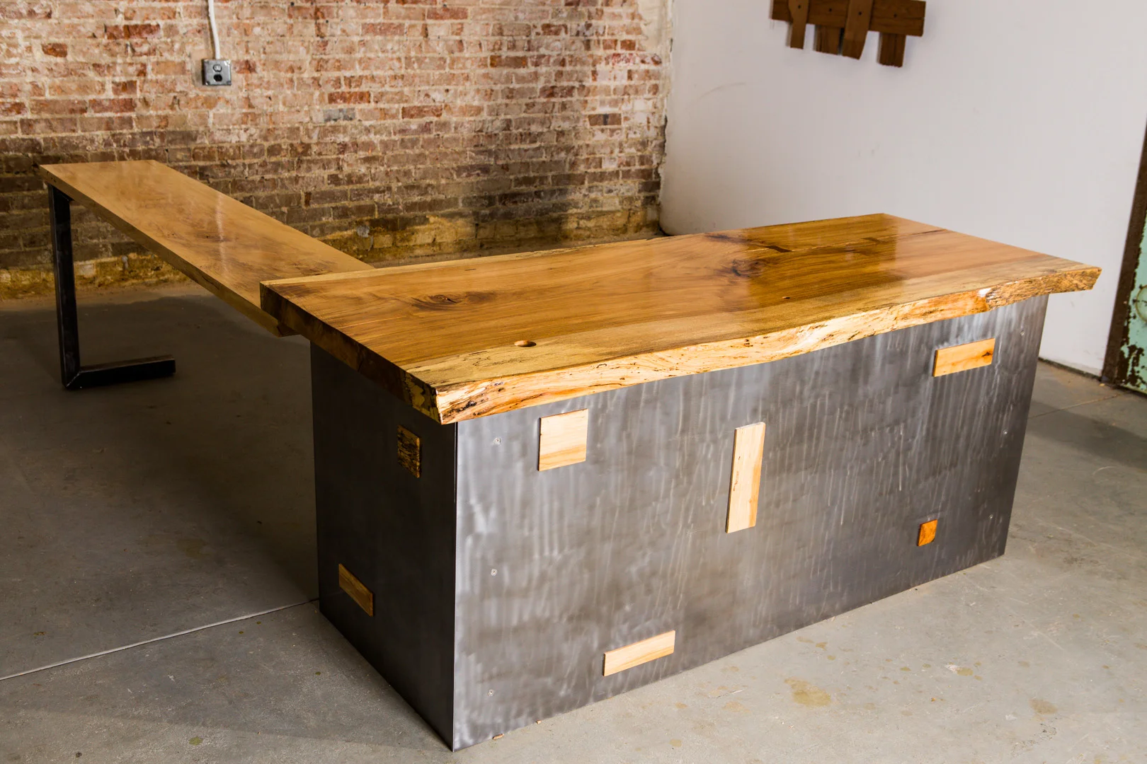 Andrew.Pecan_.Desk_.0013.color_.jpg