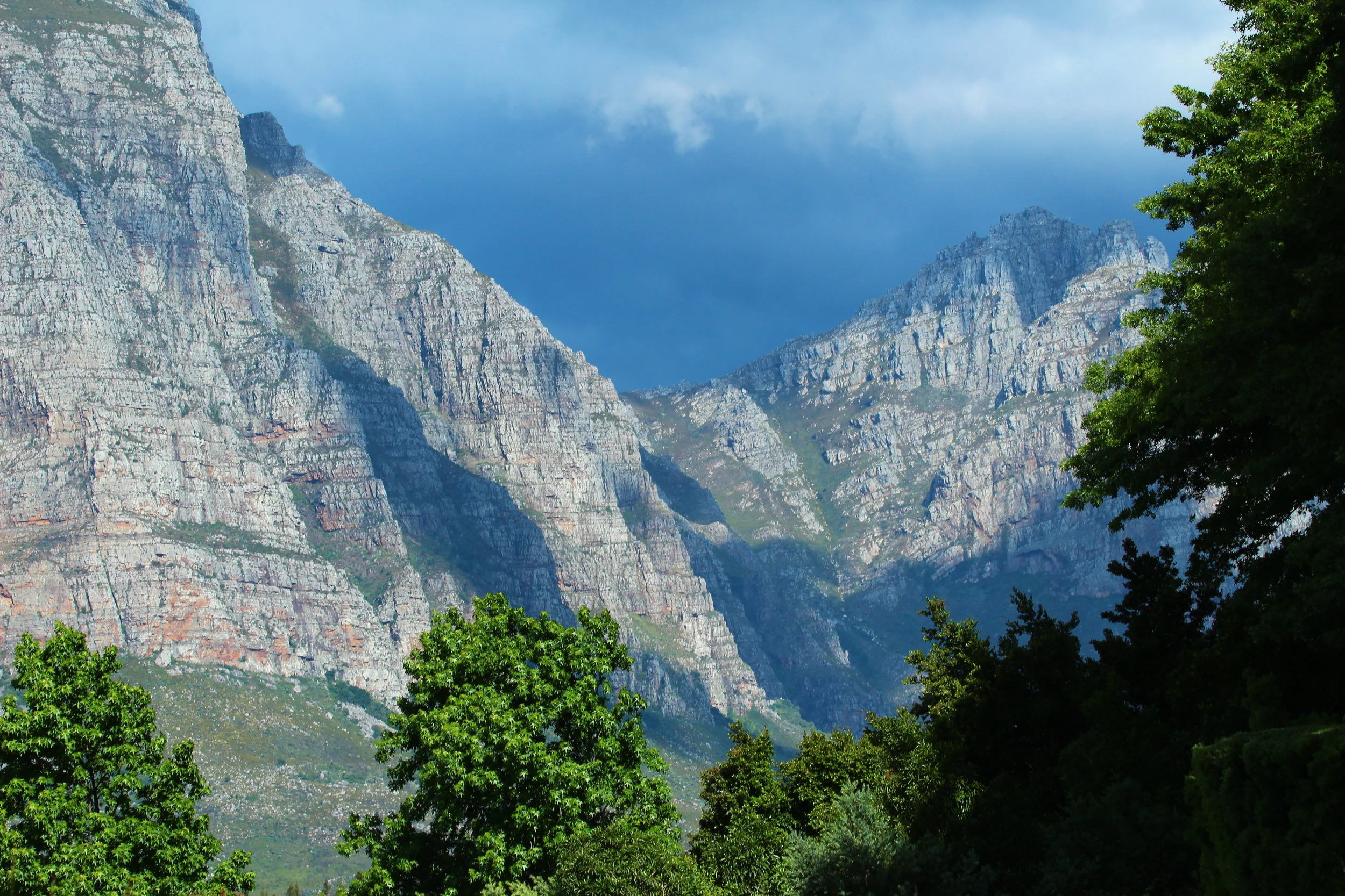 you can see the beauty of the horizon in many places without the distraction of people. 