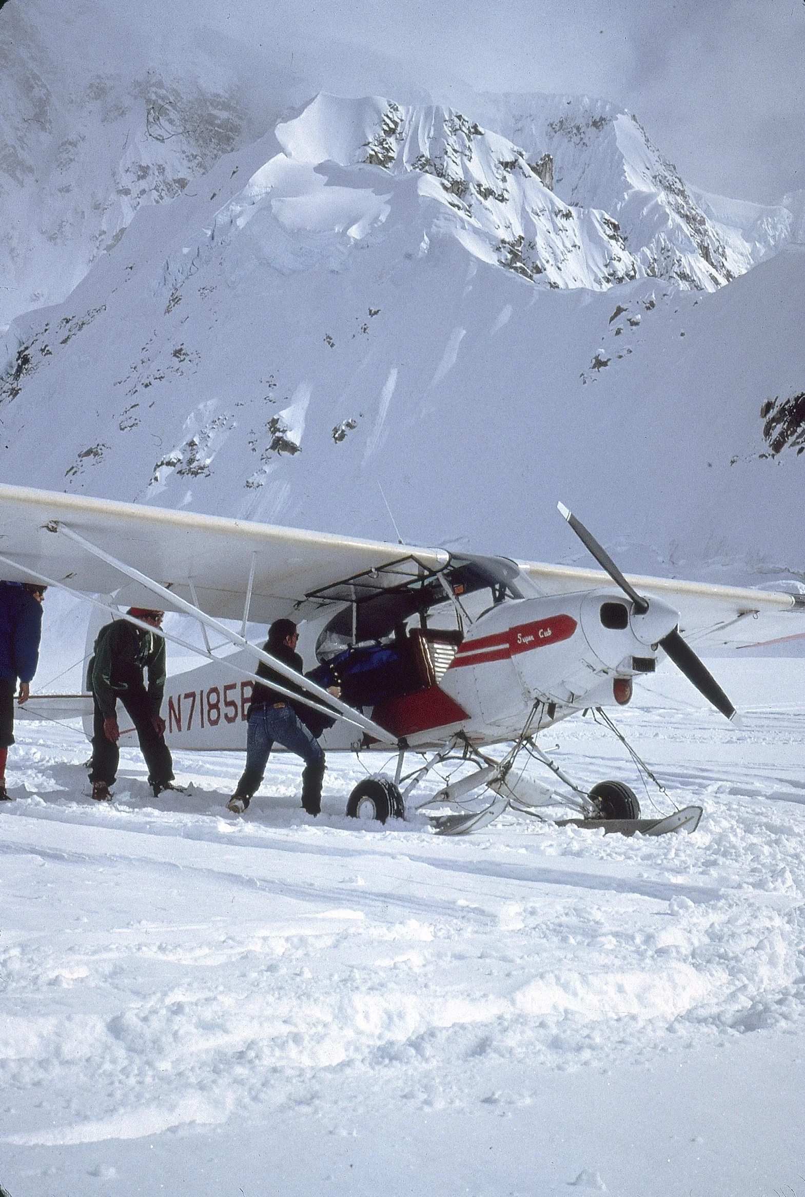 94 Kahiltna Gl:loading cub:climb gear 1978 Ch8.jpg