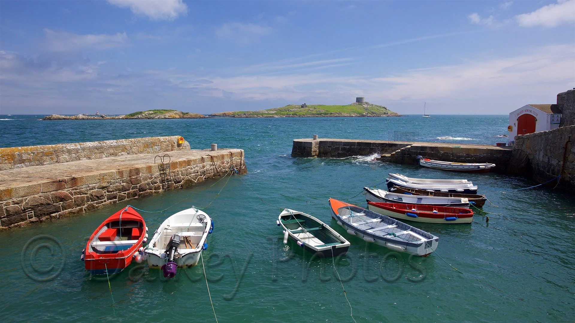 Coliemore Harbour B4080.jpg
