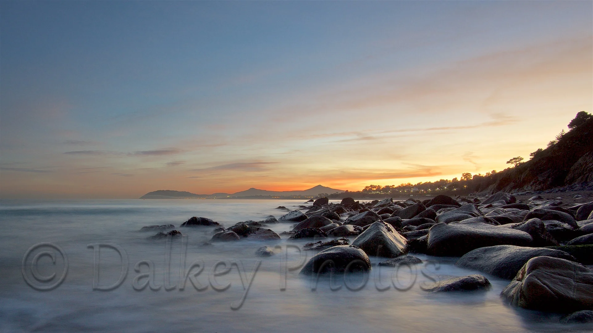 Rocks at Whiterock Beach B5004.jpg
