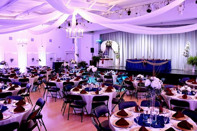 It's a beautiful night for a wedding! Congratulations, Paige and Milton - we're so happy to have you celebrating with us!
.
.
.
#centerstageevents #visitsumnercounty #visitsumnertn #Gallatin #specialevents #eventvenue #events #eventlighting #eventren