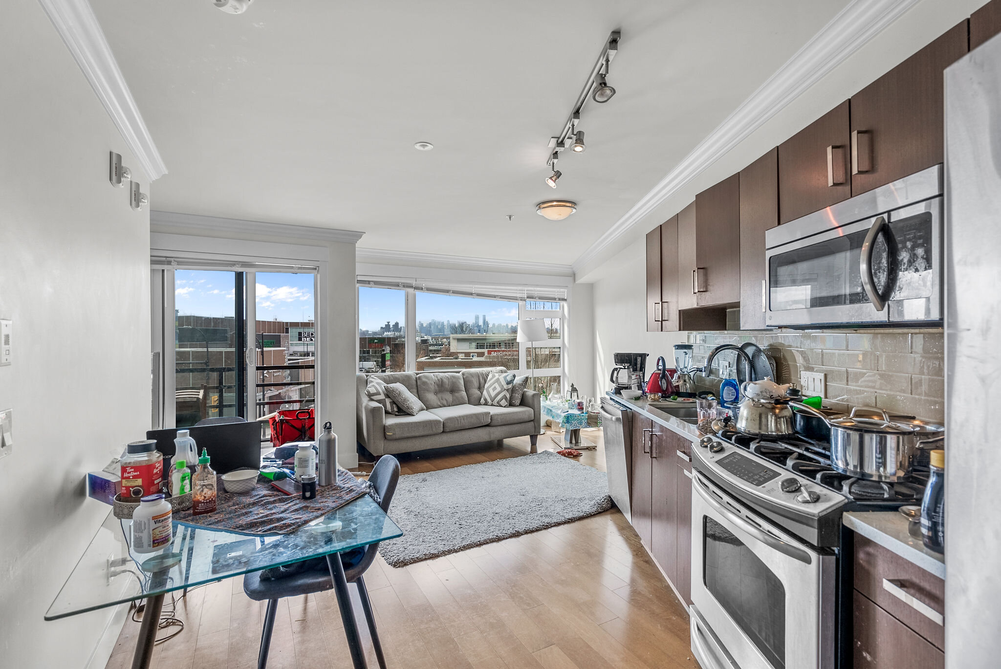 304-857W15th-1.jpg