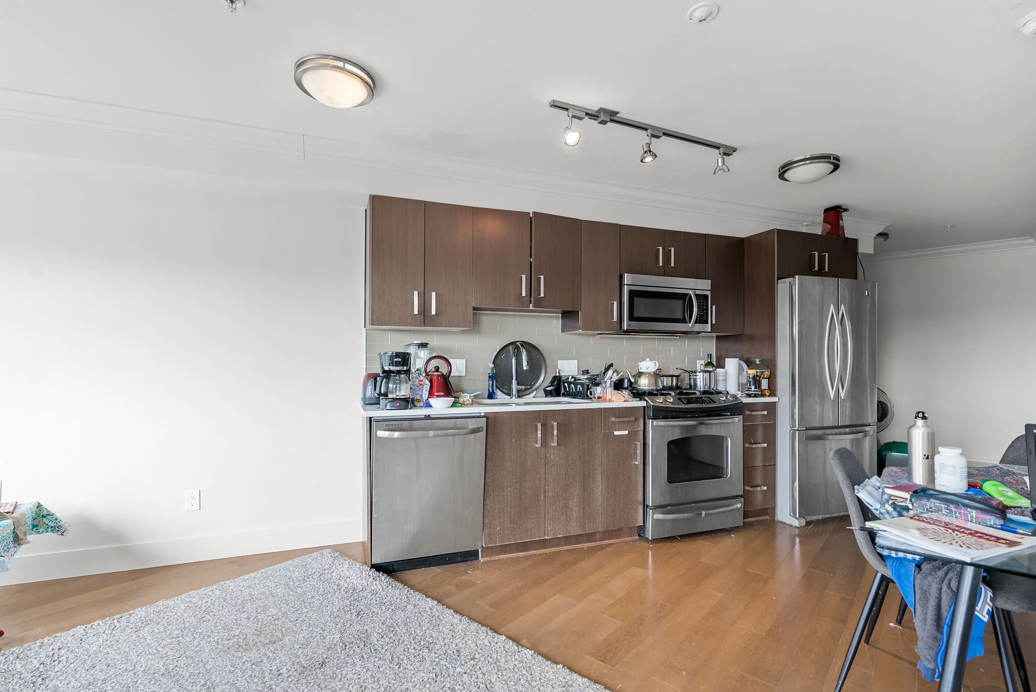 304-857W15th-5.jpg