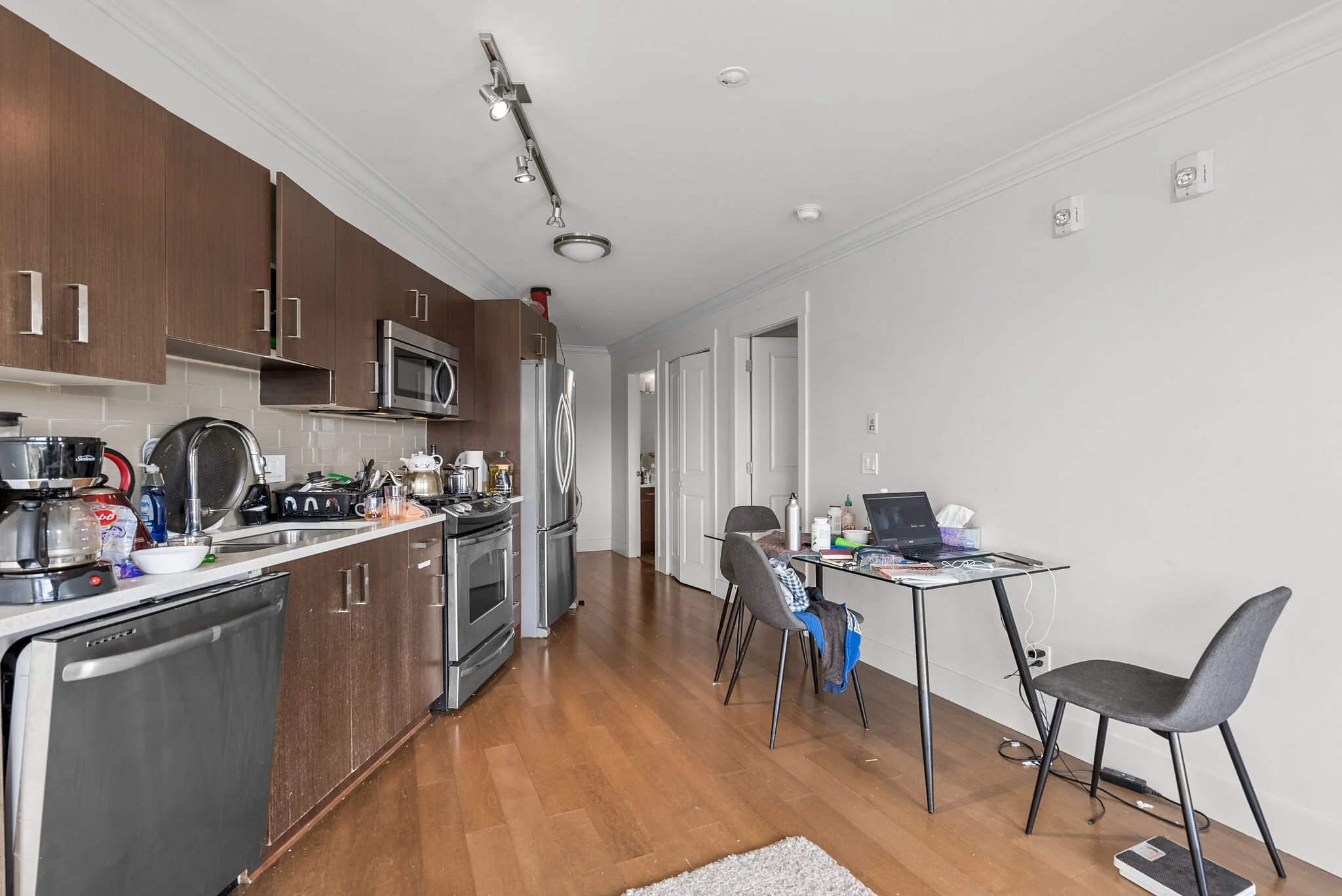 304-857W15th-6.jpg