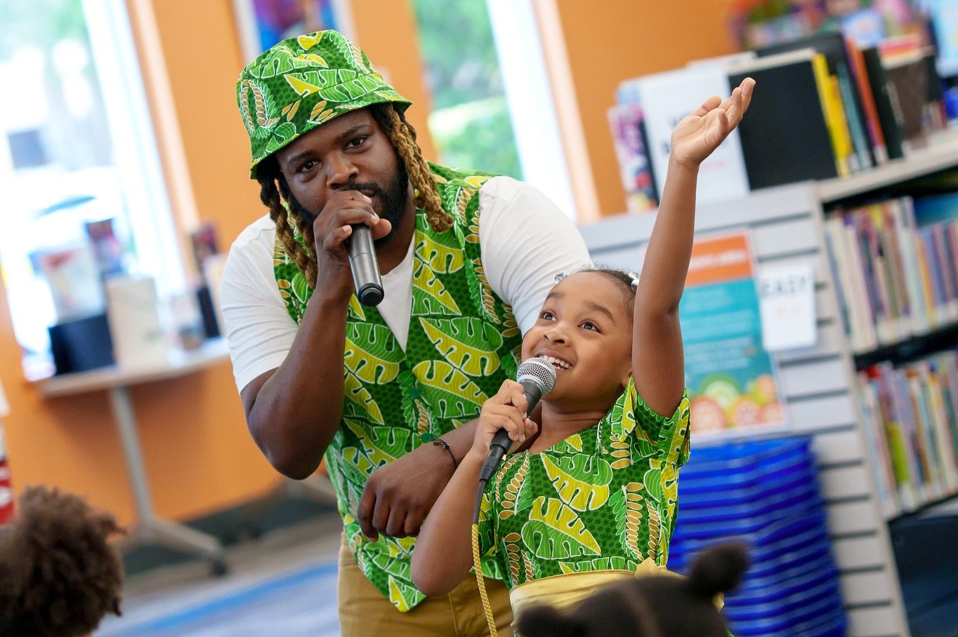 Performing with Aura is magical!! ✨⭐️💫
Eatonville Library is always special 🙌🏾❤️
Thank you @lofredo.foto for these pics!
#fatherdaughter #daddydaughter #girldad