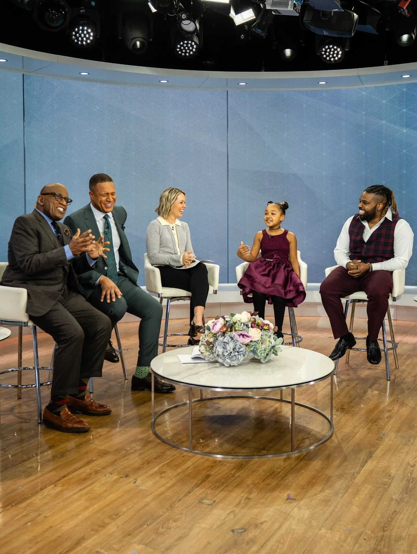 All Smiles on the TODAY show 😁 
Yes I was nervous! Aura is an absolute PRO!
Thank you @sampoppshoots for this incredible BTS
#daddydaughter #fatherdaughter #girldad