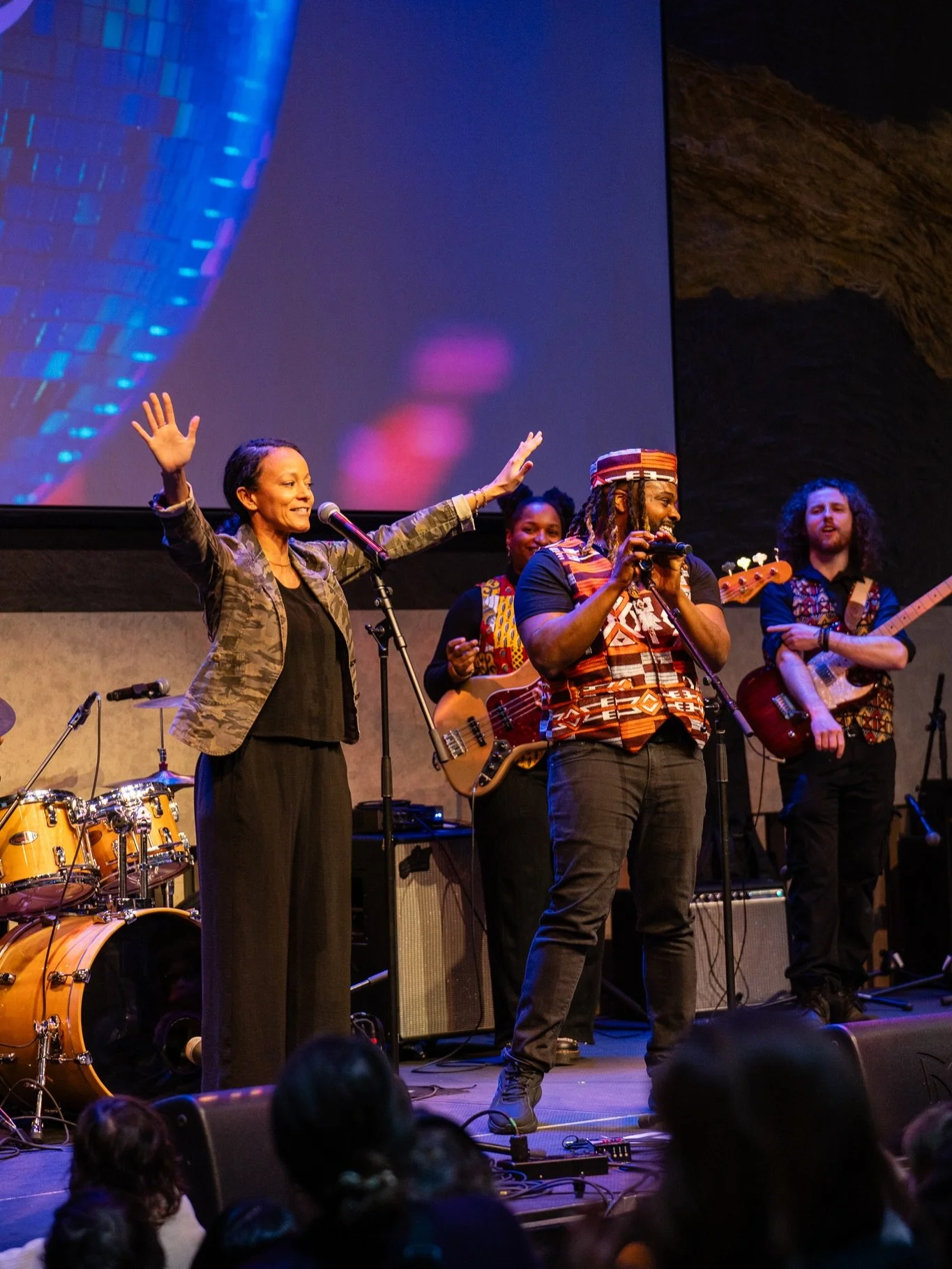 Weekend With My Bestie ✨ @kaitlinbex 
1st time performing this bop with the homie
100th time performing with the superstar @diviroxx 
Thank you @mayersconsulting @lincolncenter 🙌🏾
Photos @sampoppshoots