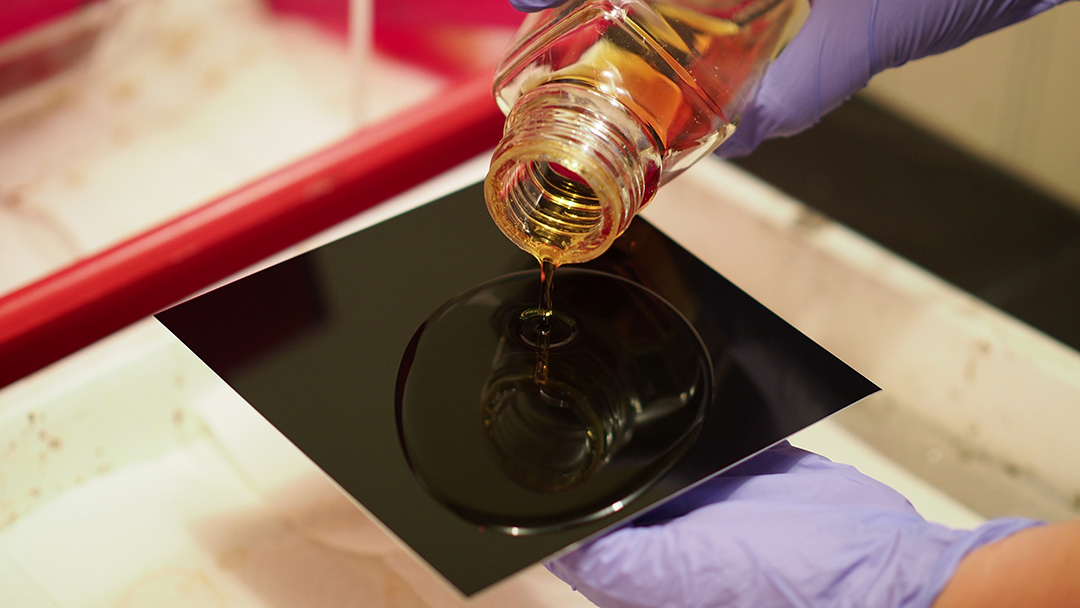 Flowing a Plate - Wet Plate Collodion