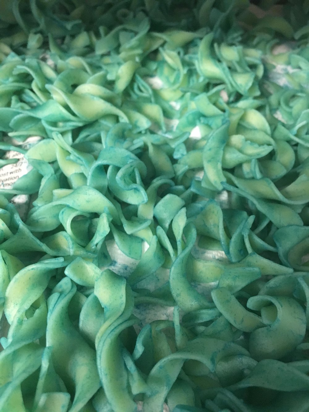 Dyed cooked egg noodles