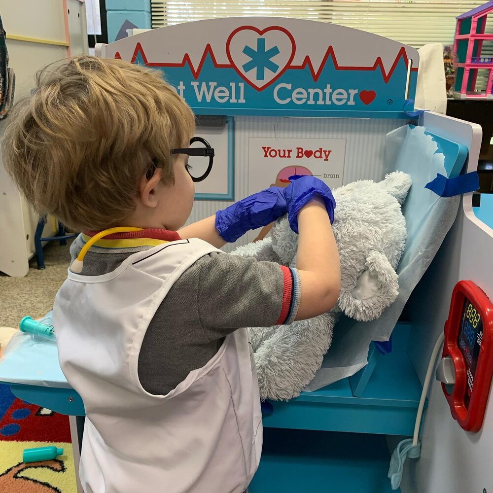 The G L O V E S came off, I mean OUT today for play ;)

We had 10 kids today for our 3rd Teddy Bear Checkup Clinic this week at Wilmington Island Presbyterian Preschool. We had an educational and very interactive story time, followed by a bandage act