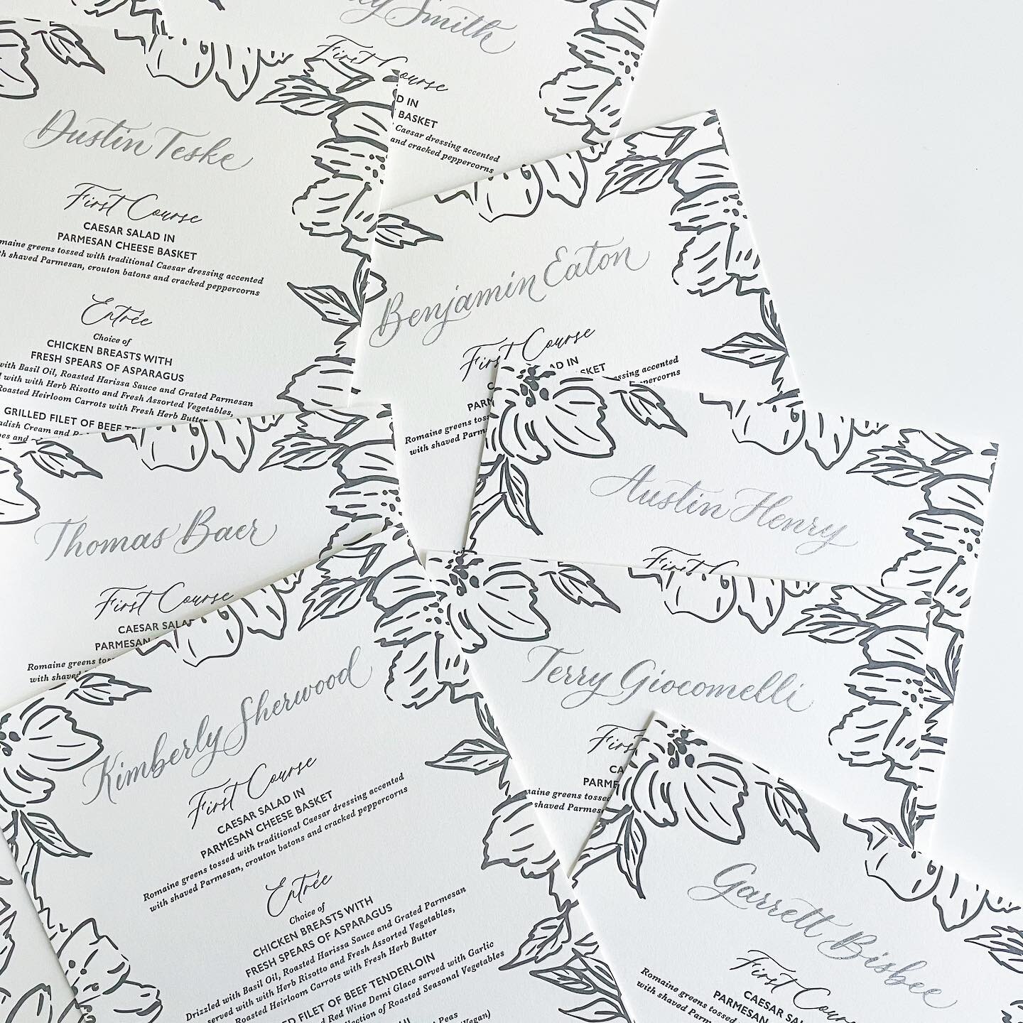 With more intimate weddings come the ability to pay attention to all the small details, and I&rsquo;m all for it! These personalized menus, doubled as place cards, will be the perfect touch at each guest&rsquo;s seat.

.
.
.
#calligraphy #moderncalli