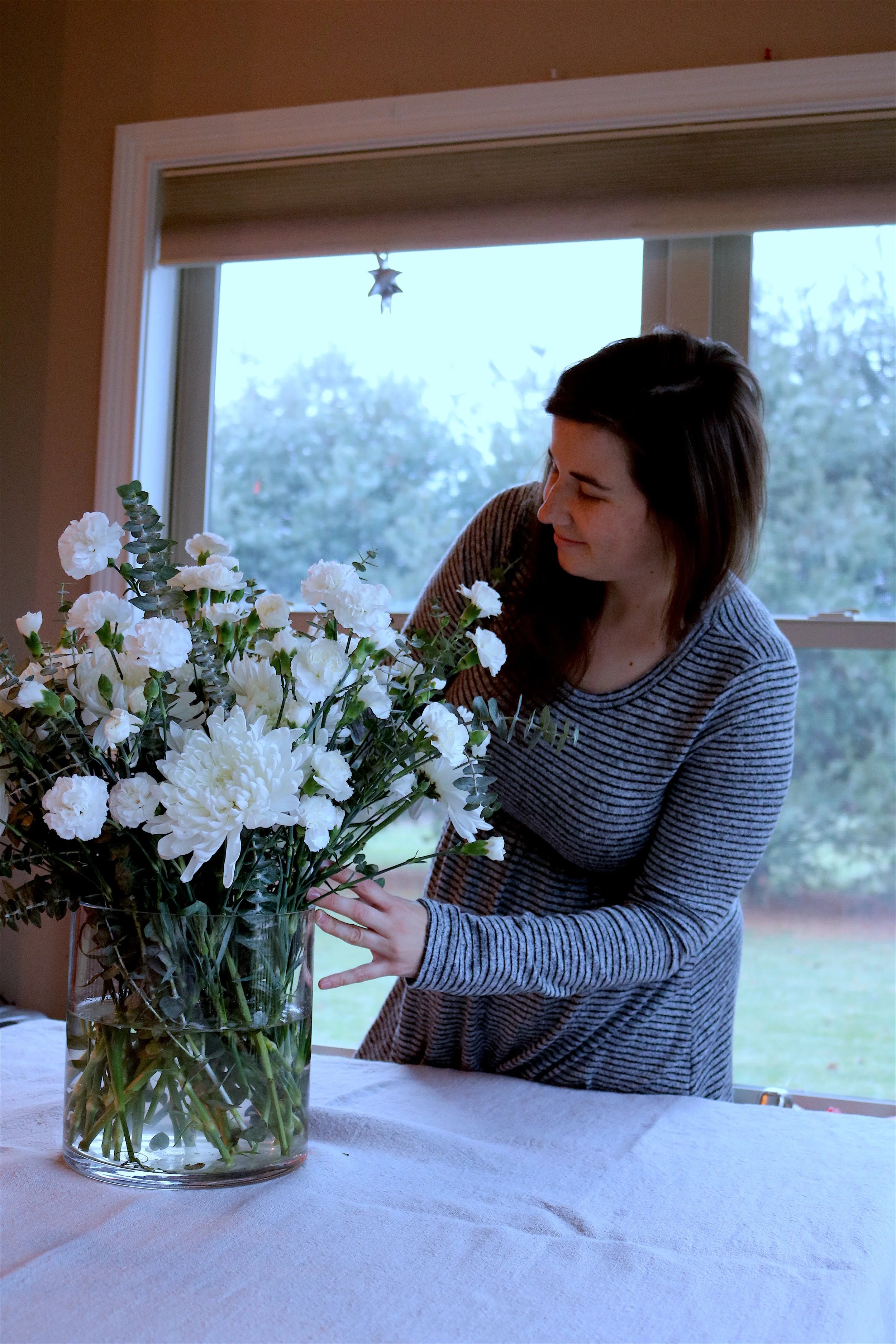 Marie , my sister, putting together her centerpiece.